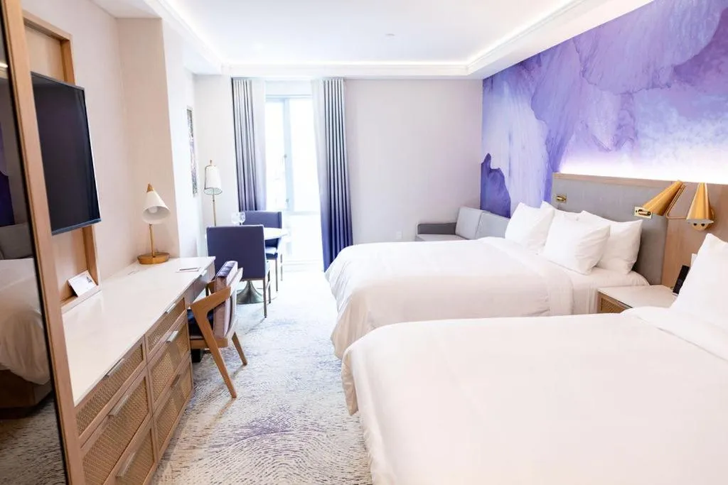 Photo of the whole room, Bed in Iris Hotel Boston