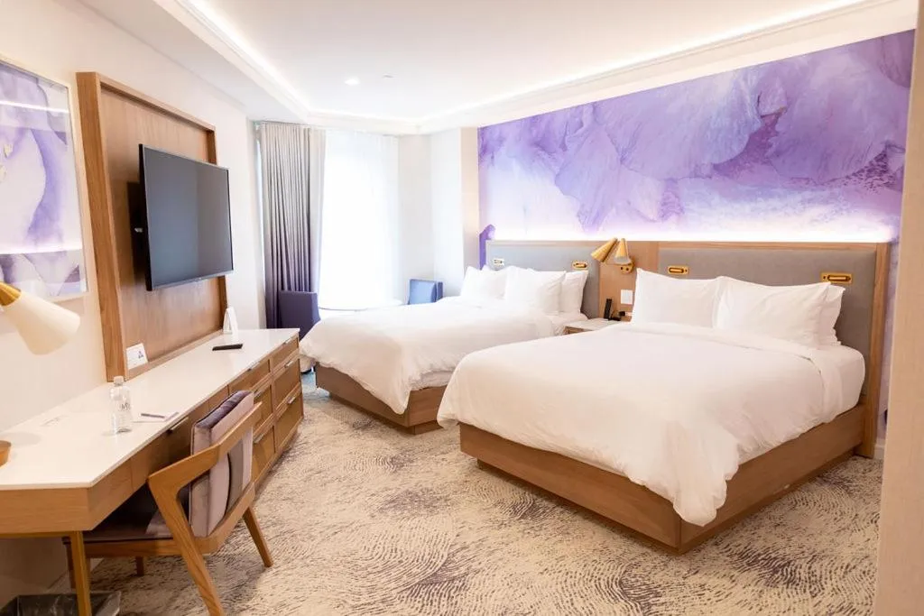 Bedroom, Bed in Iris Hotel Boston