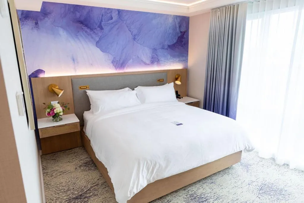 Bed in Iris Hotel Boston