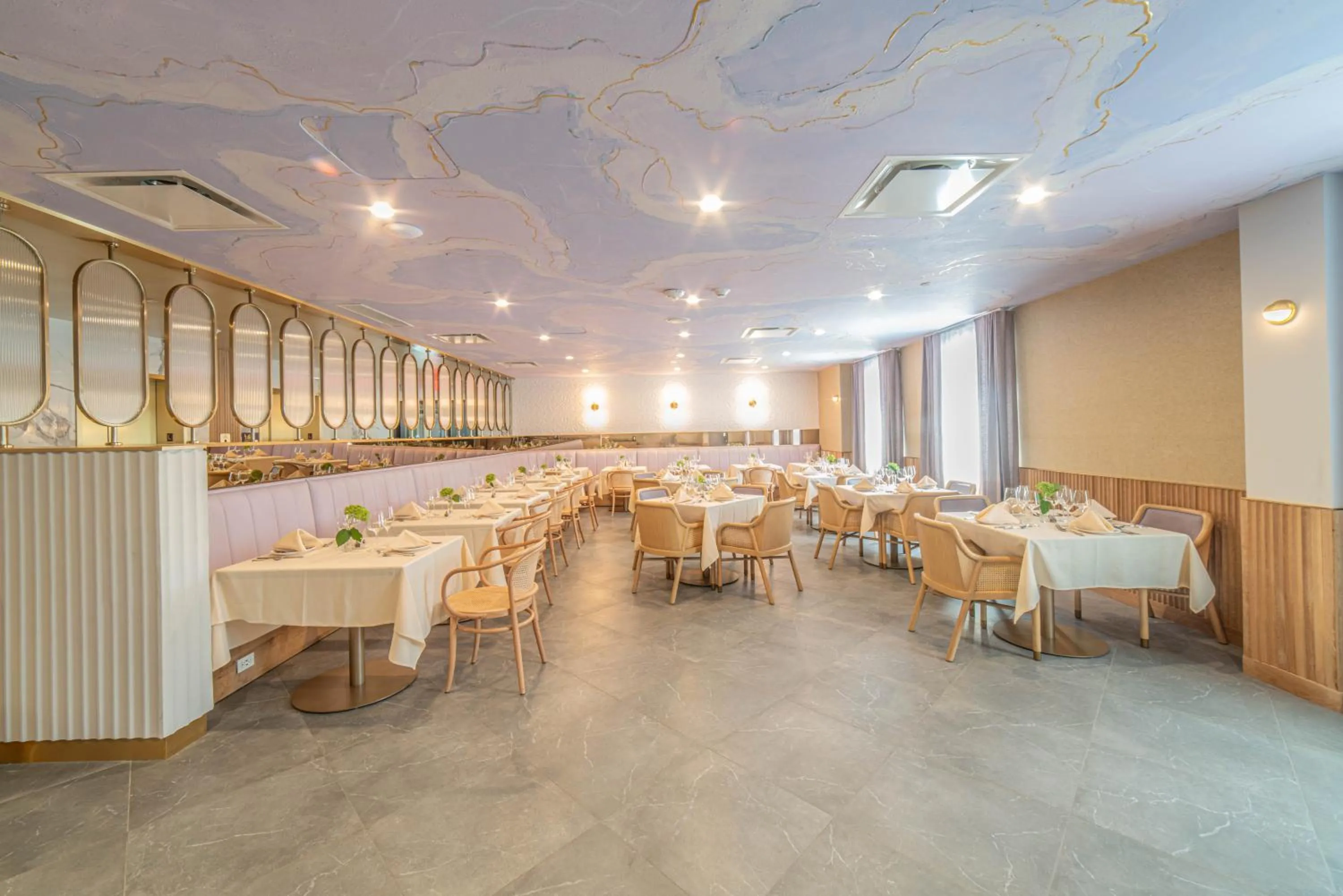 Restaurant/places to eat in Iris Hotel Boston