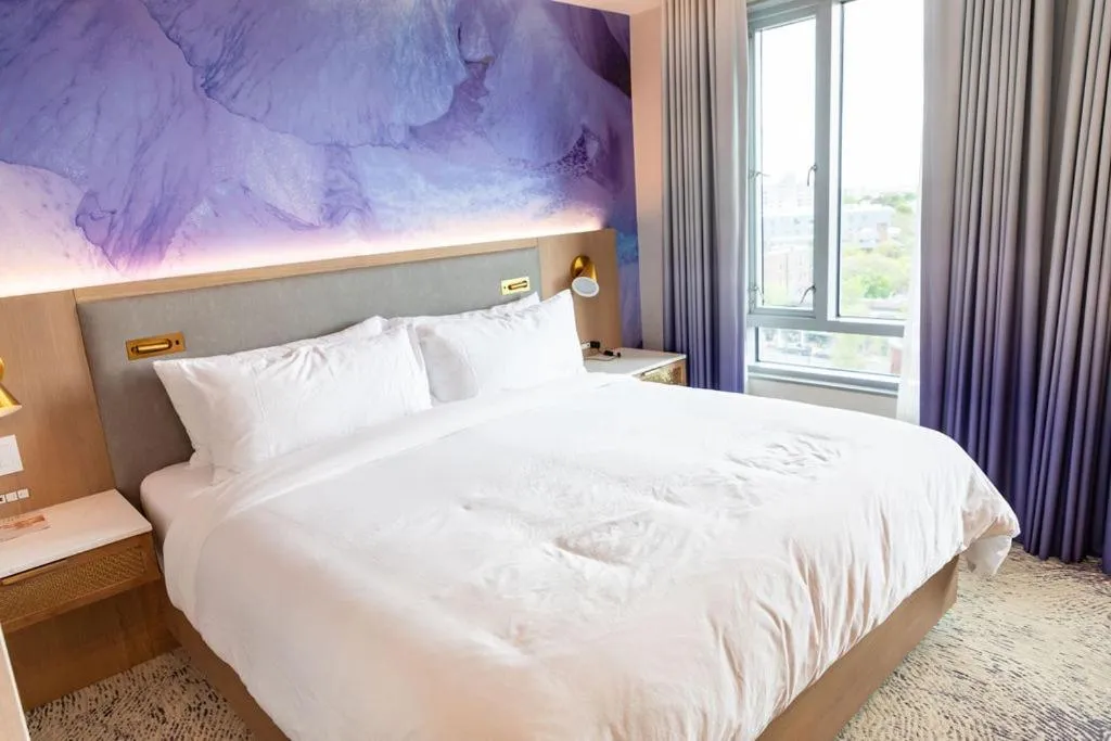 Bed in Iris Hotel Boston