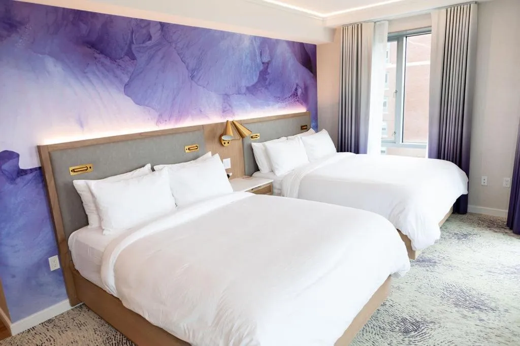 Bed in Iris Hotel Boston