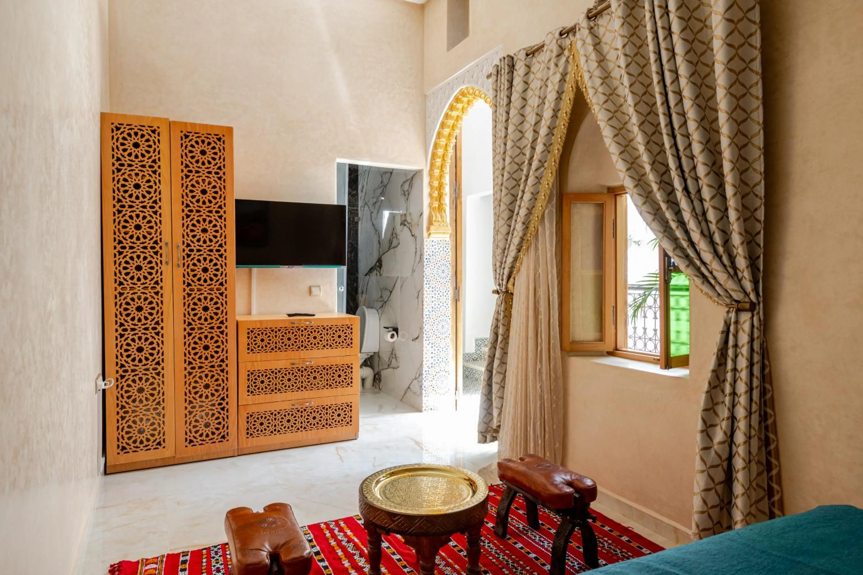 TV and multimedia, Bed in Luxurious Riad Center Rabat Dar Al Jeld