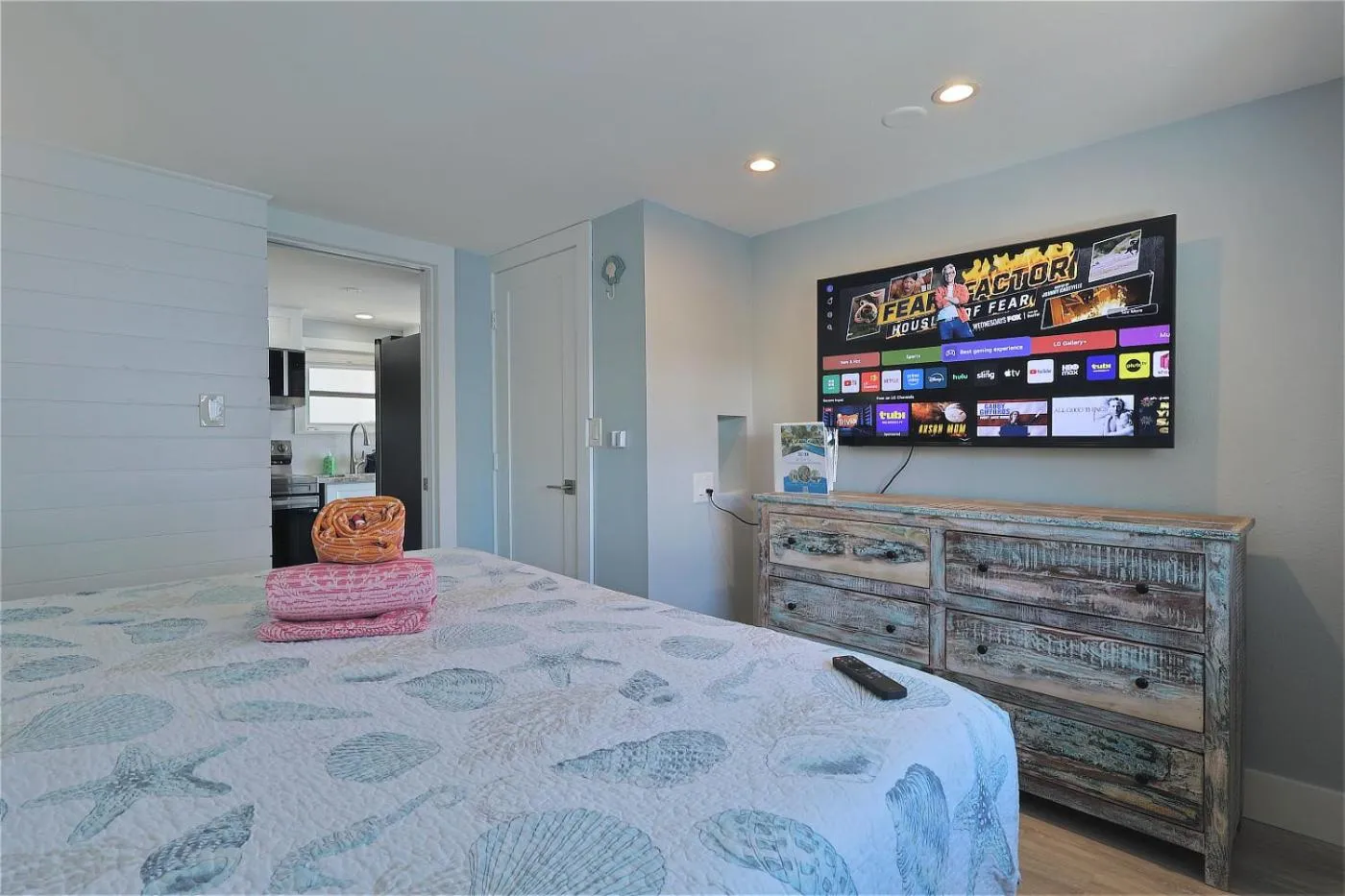 Bedroom, Bed in The Inn on Siesta Key