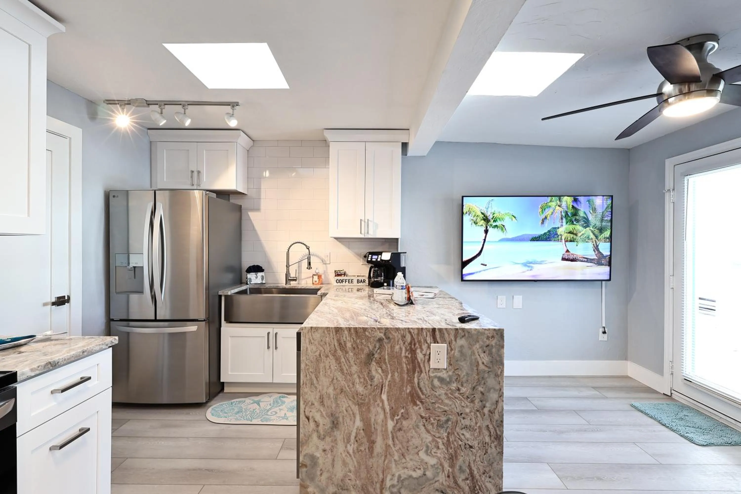 Kitchen or kitchenette in The Inn on Siesta Key