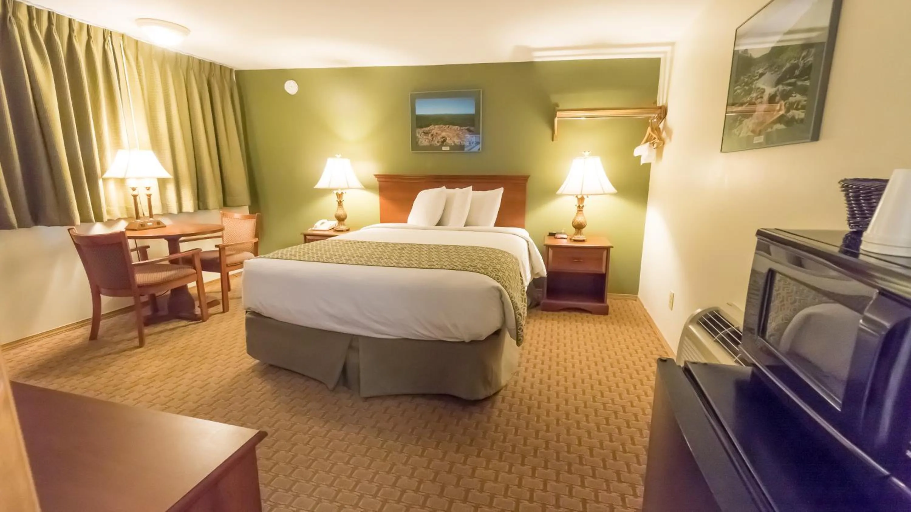 Bed in Fort Davidson Hotel