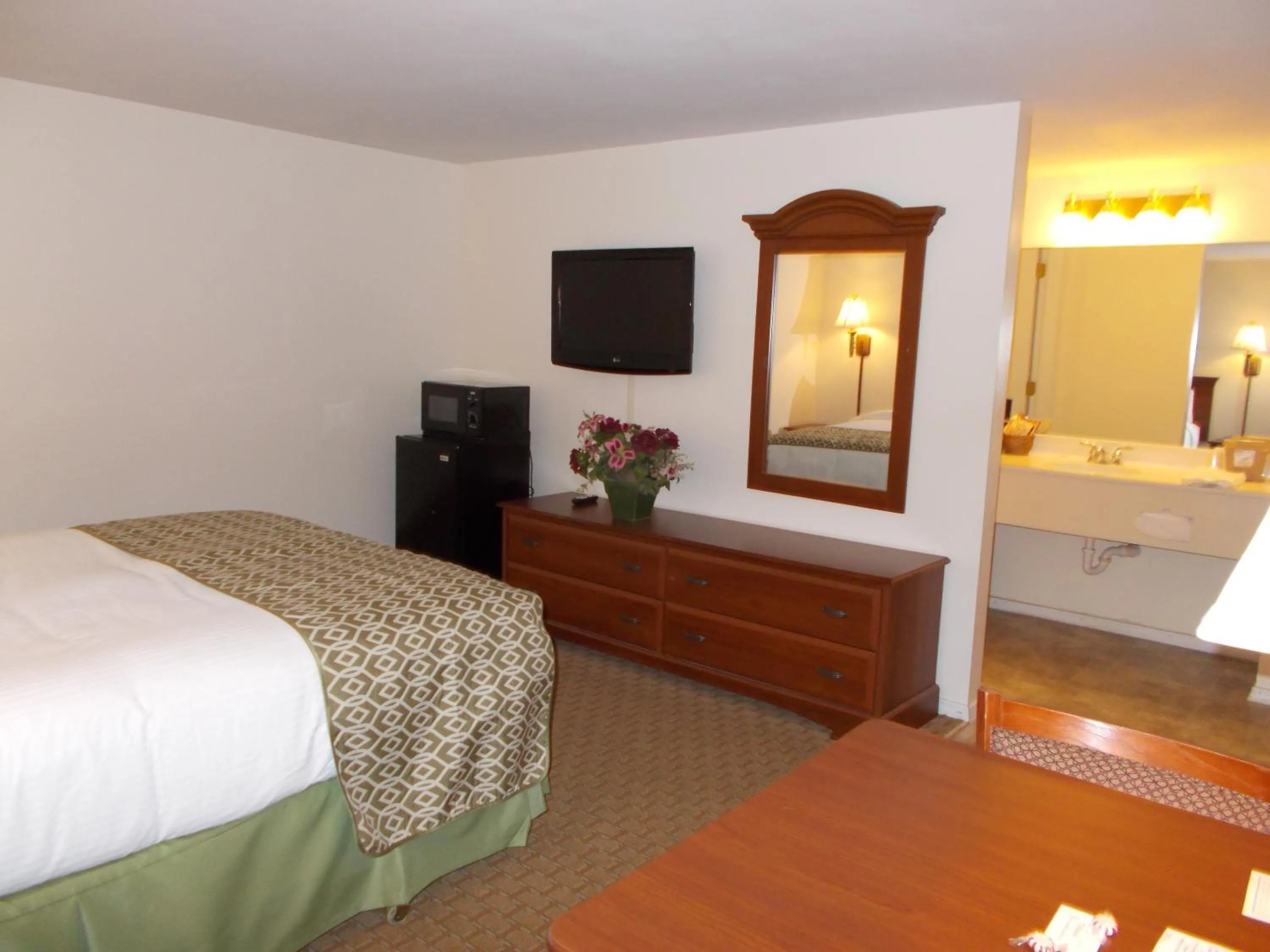 Bed in Fort Davidson Hotel