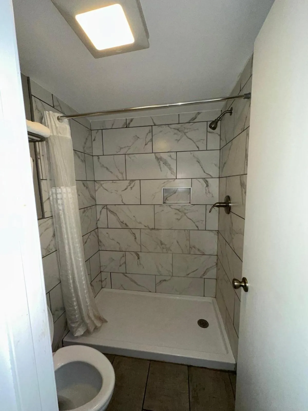 Shower in Jameson Inn Winder