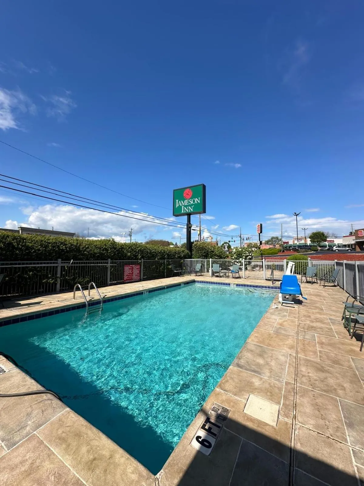 Swimming pool in Jameson Inn Winder