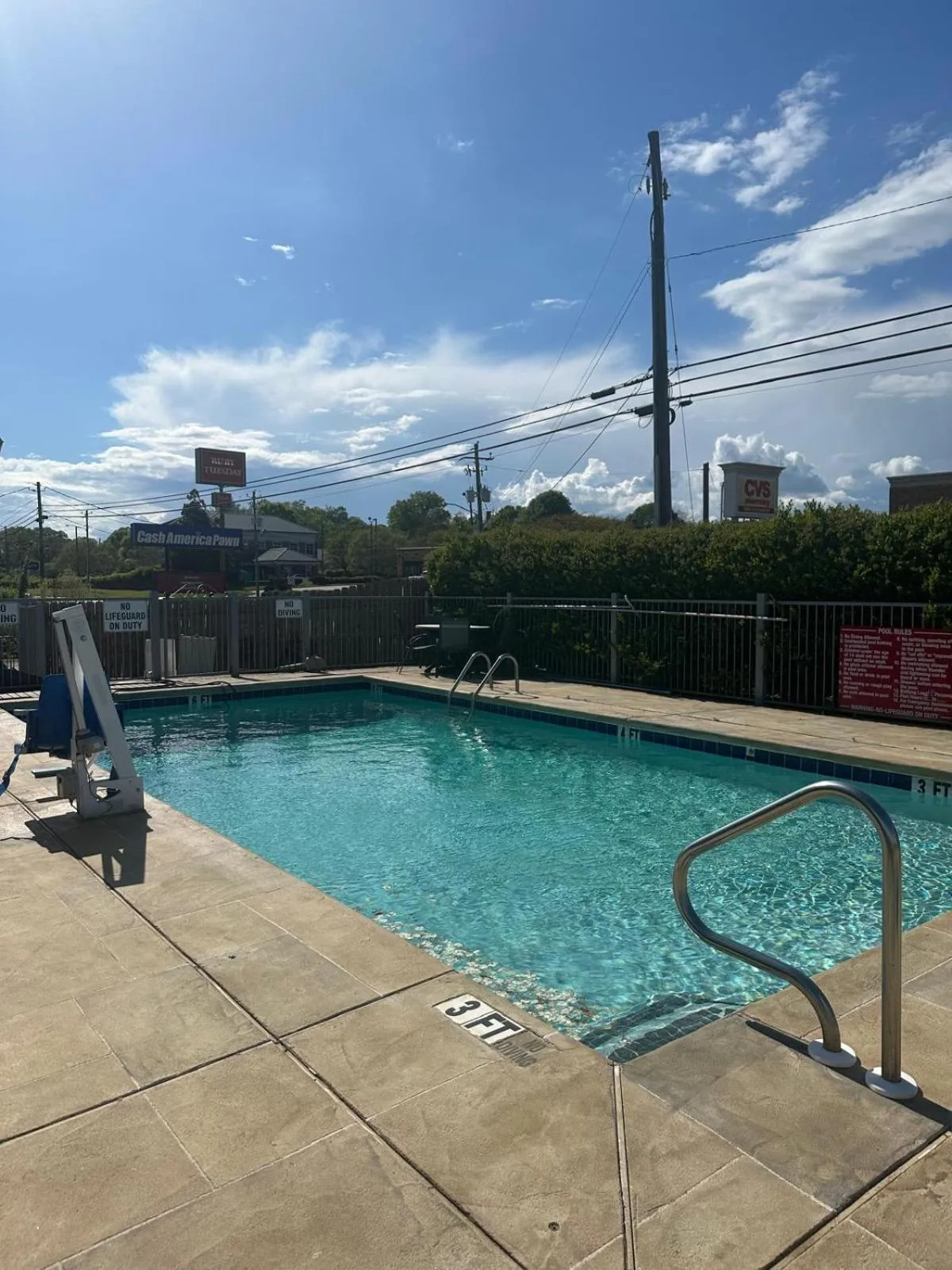 Swimming pool in Jameson Inn Winder