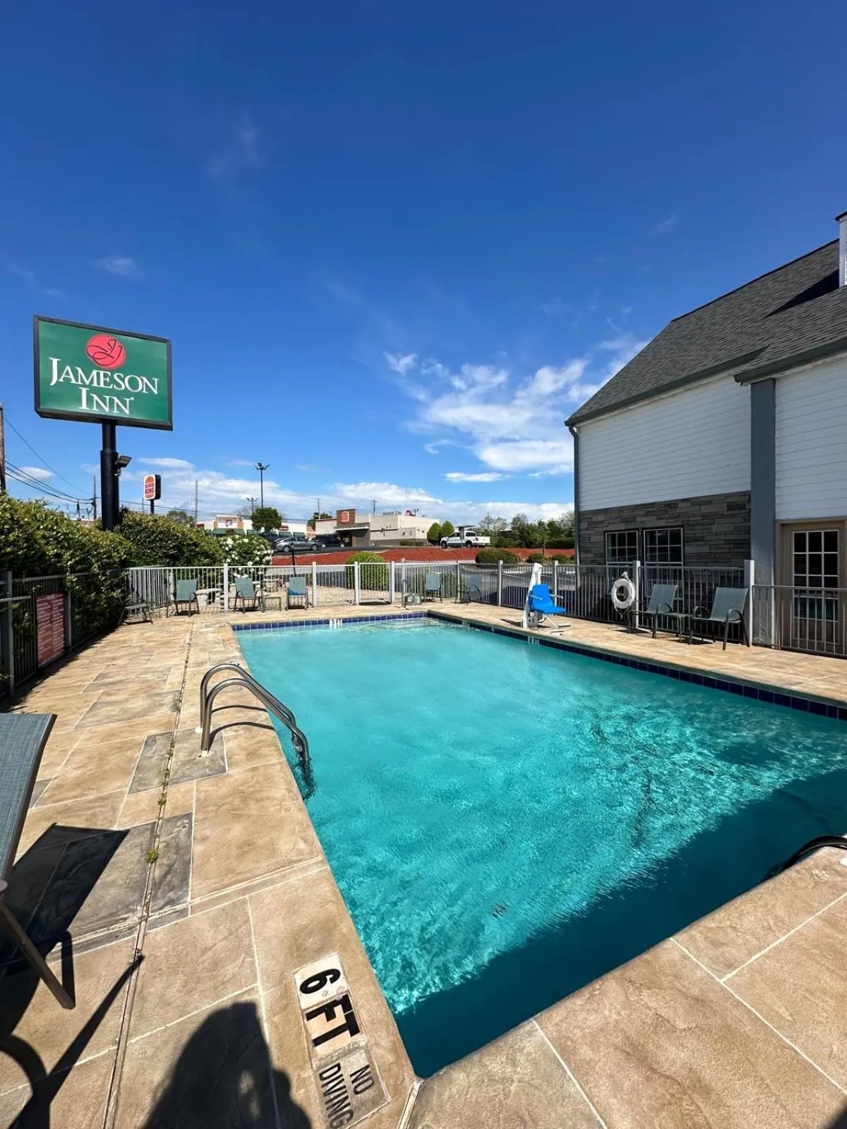 Swimming pool in Jameson Inn Winder