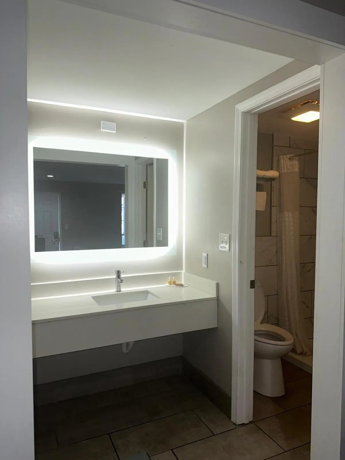 Shower in Jameson Inn Winder