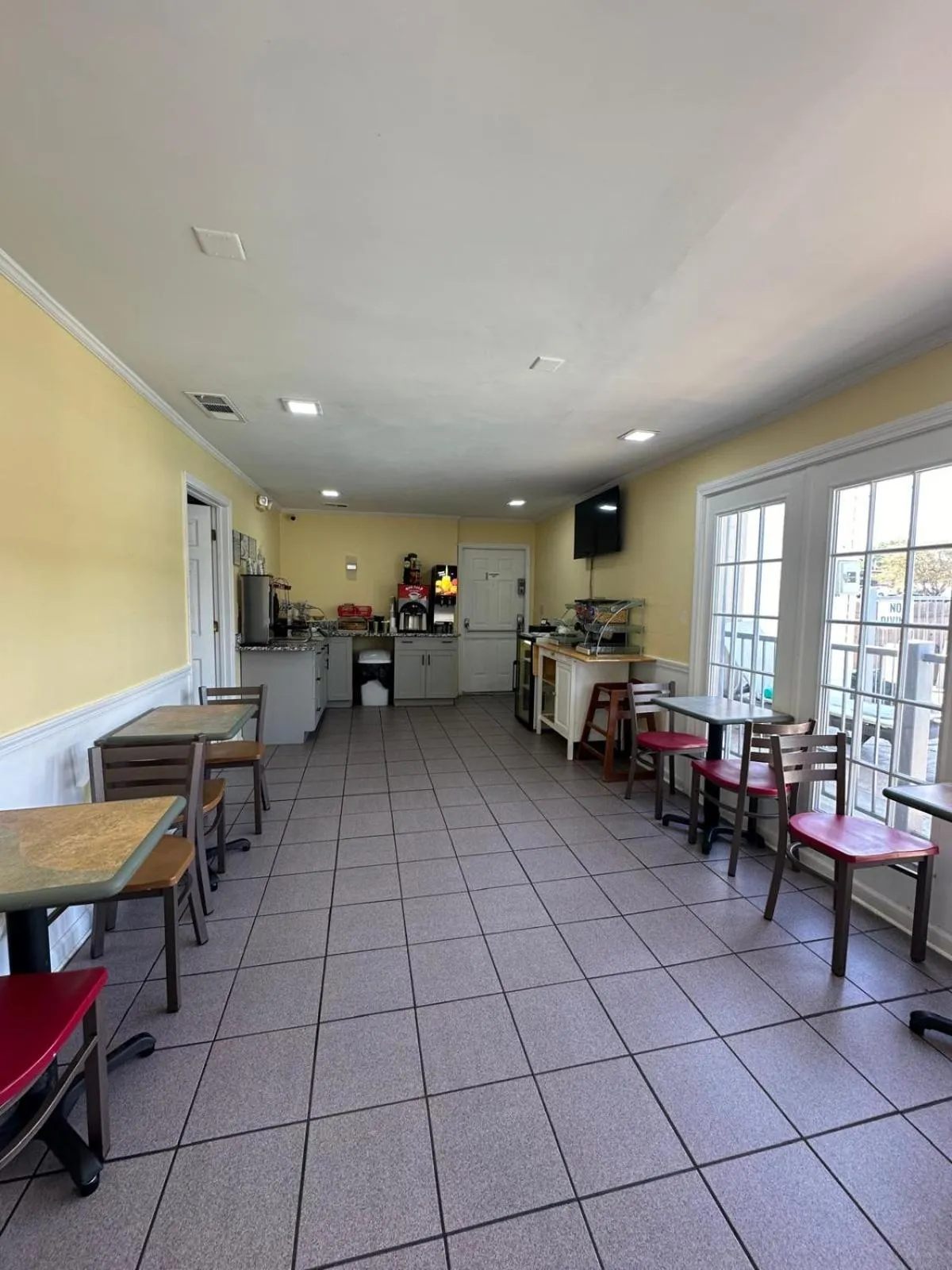 Coffee/tea facilities in Jameson Inn Winder