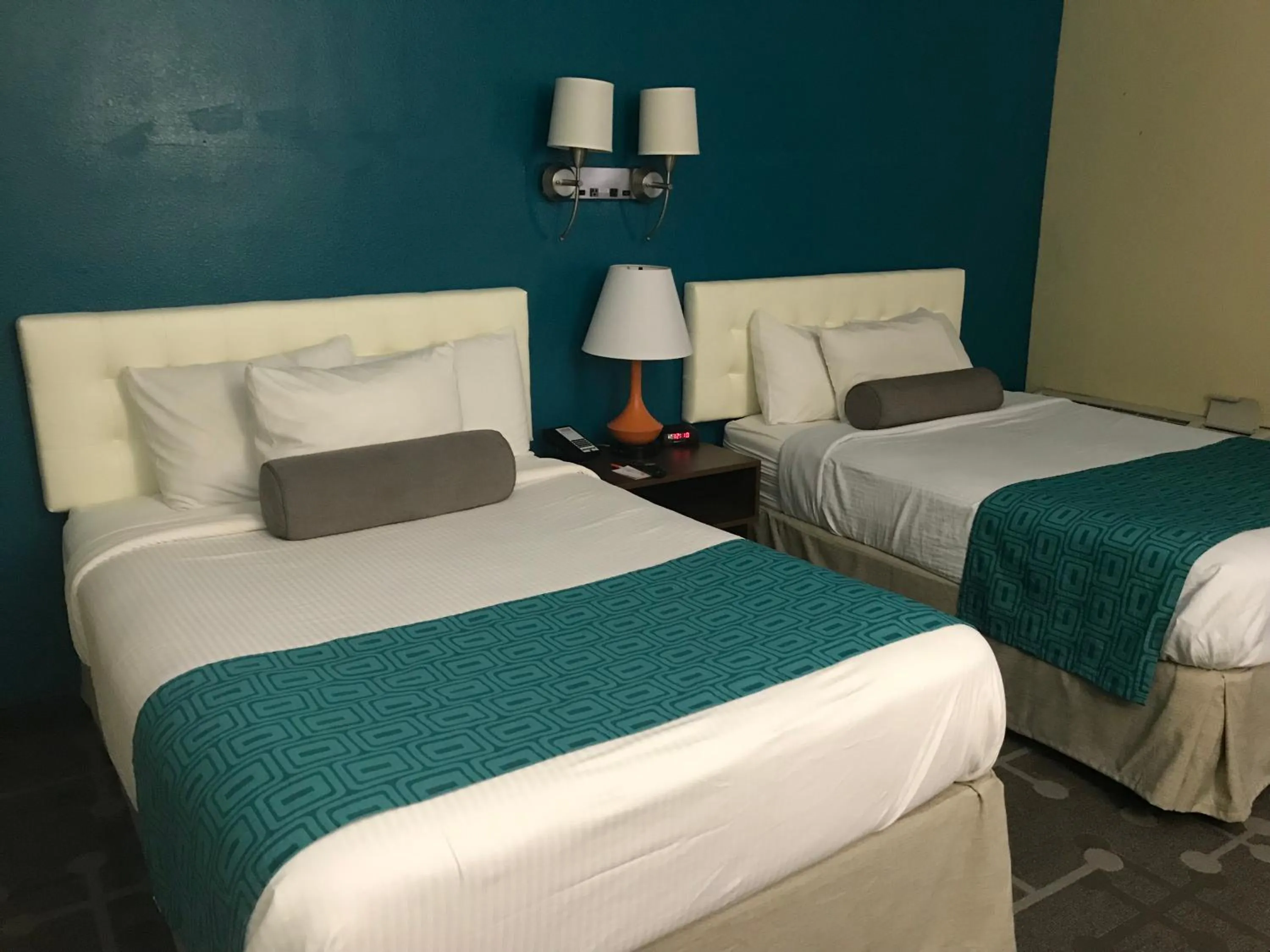 Bed in Howard Johnson by Wyndham Athens