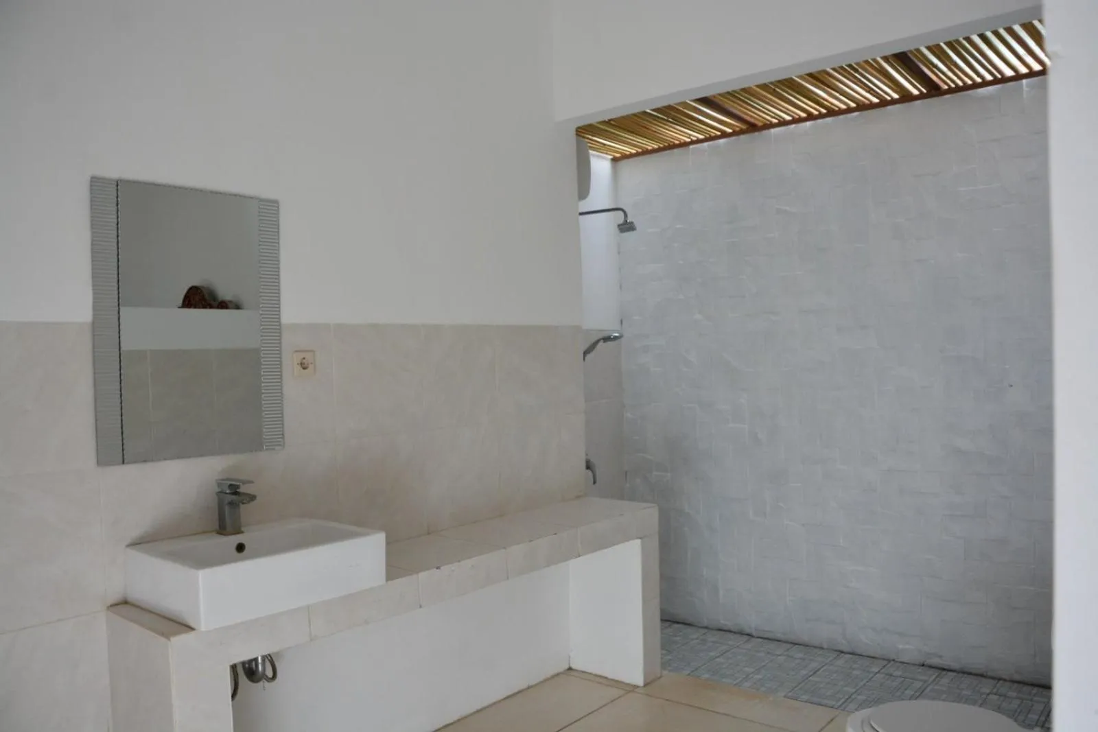 Shower in Lovina Villa Cinta