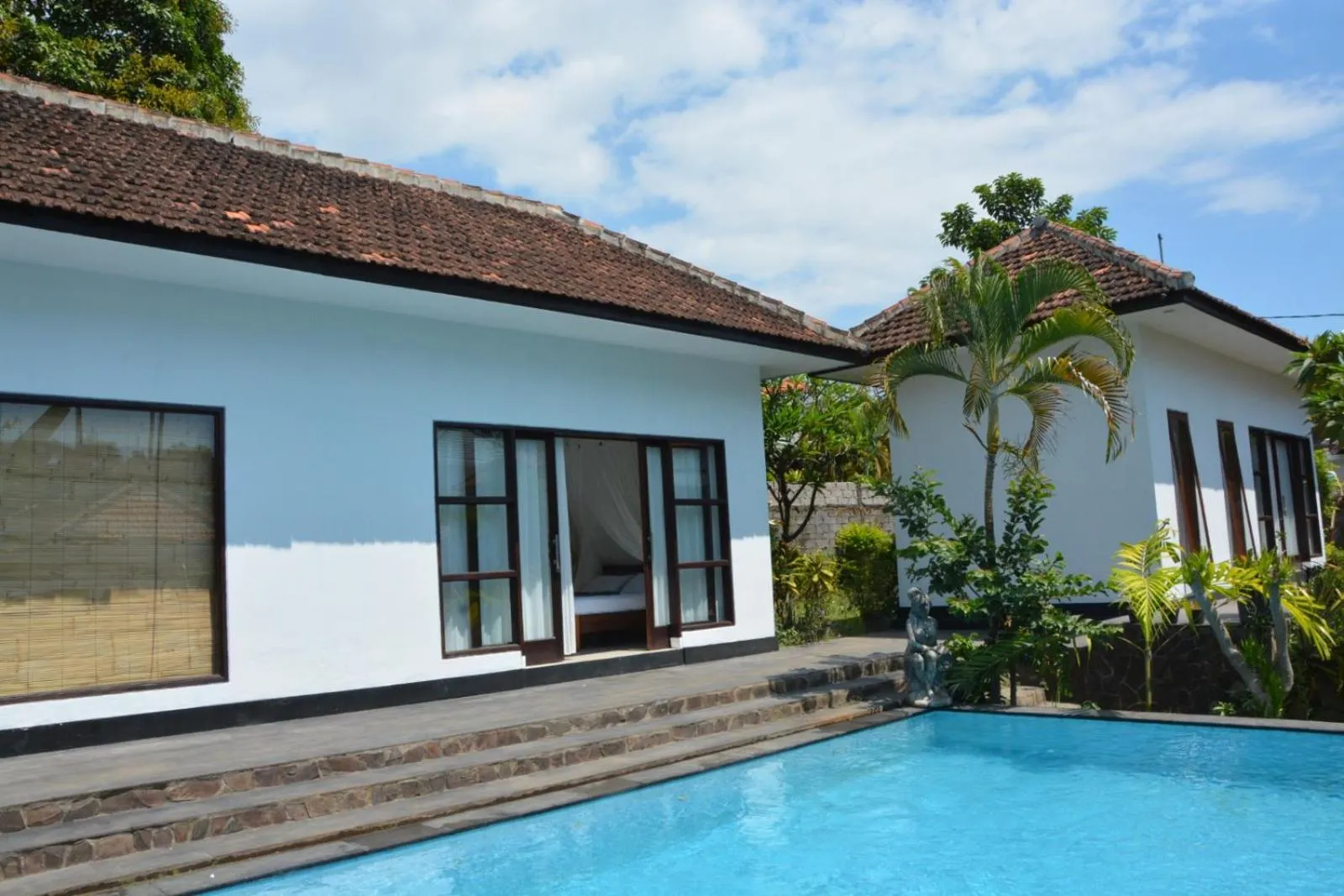 Swimming pool in Lovina Villa Cinta