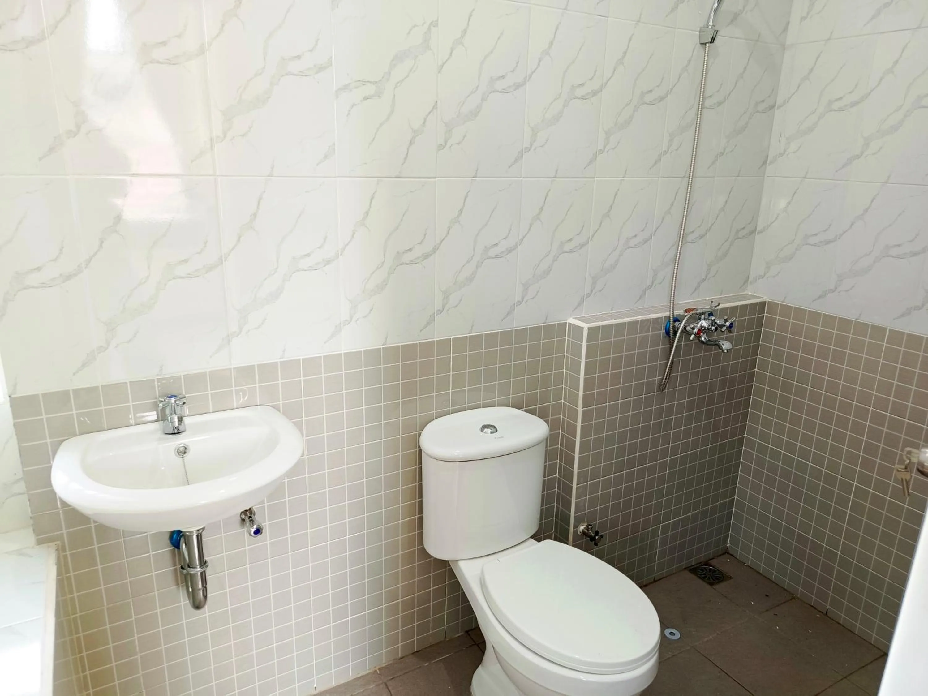 Bathroom in Bebek Kuning Residence