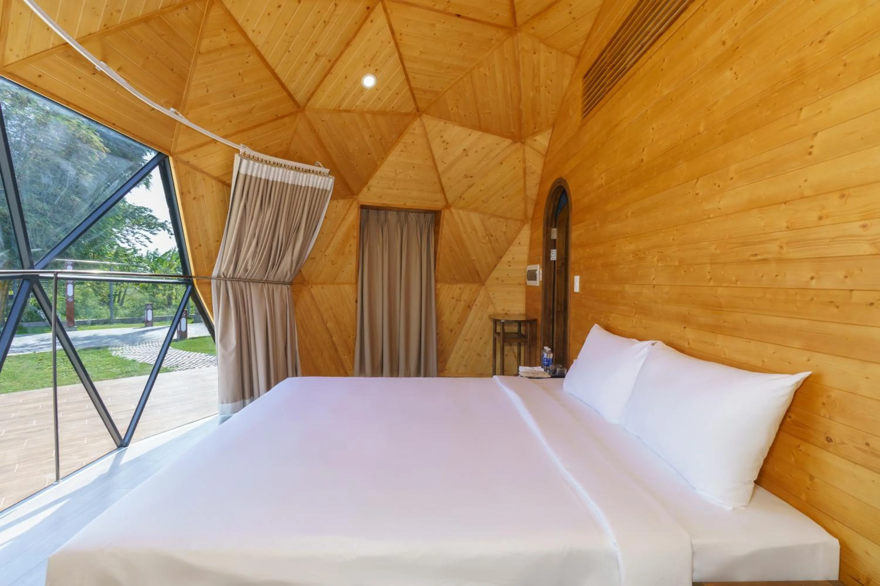 Bed in VinaEcolife Lodge