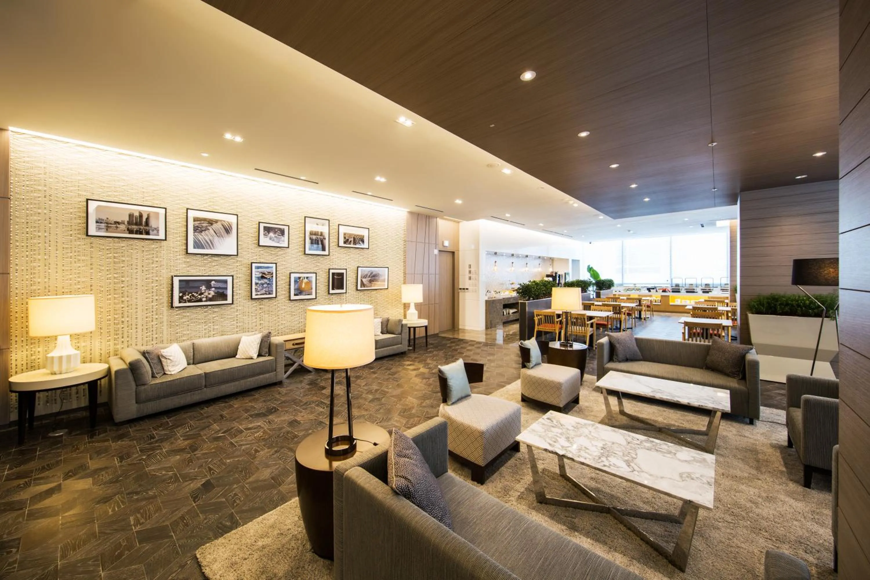 Lounge or bar in Solaria Nishitetsu Hotel Busan