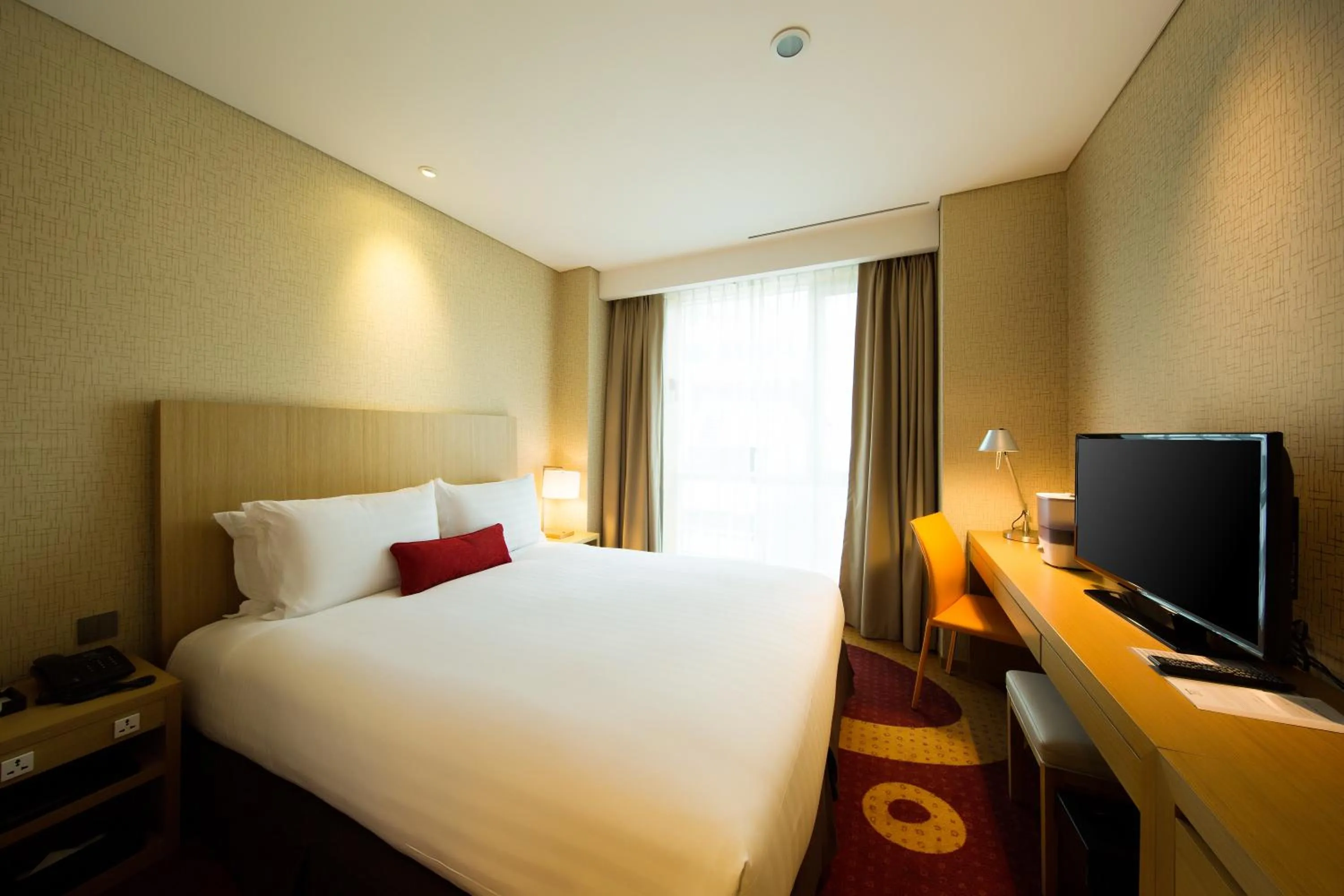 Photo of the whole room, Bed in Solaria Nishitetsu Hotel Busan