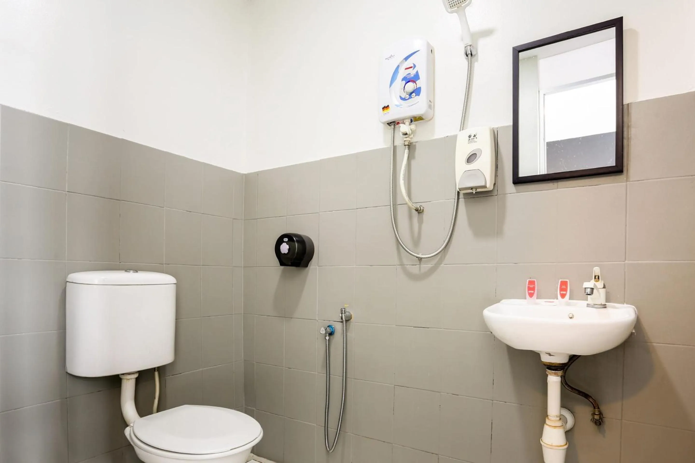 Bathroom in Hotel O Kl2f Rest & Go