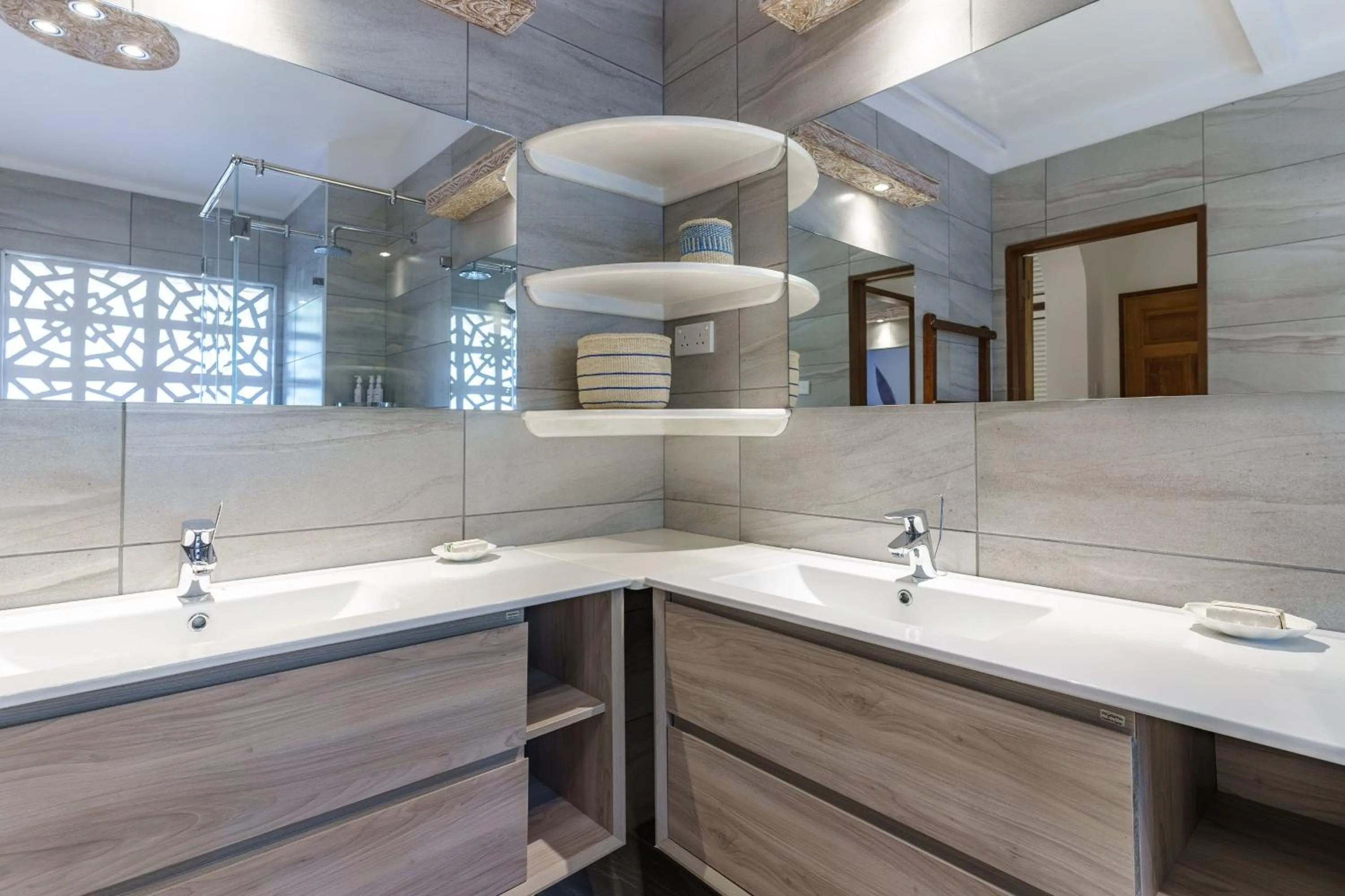 Bathroom in Lazy Days