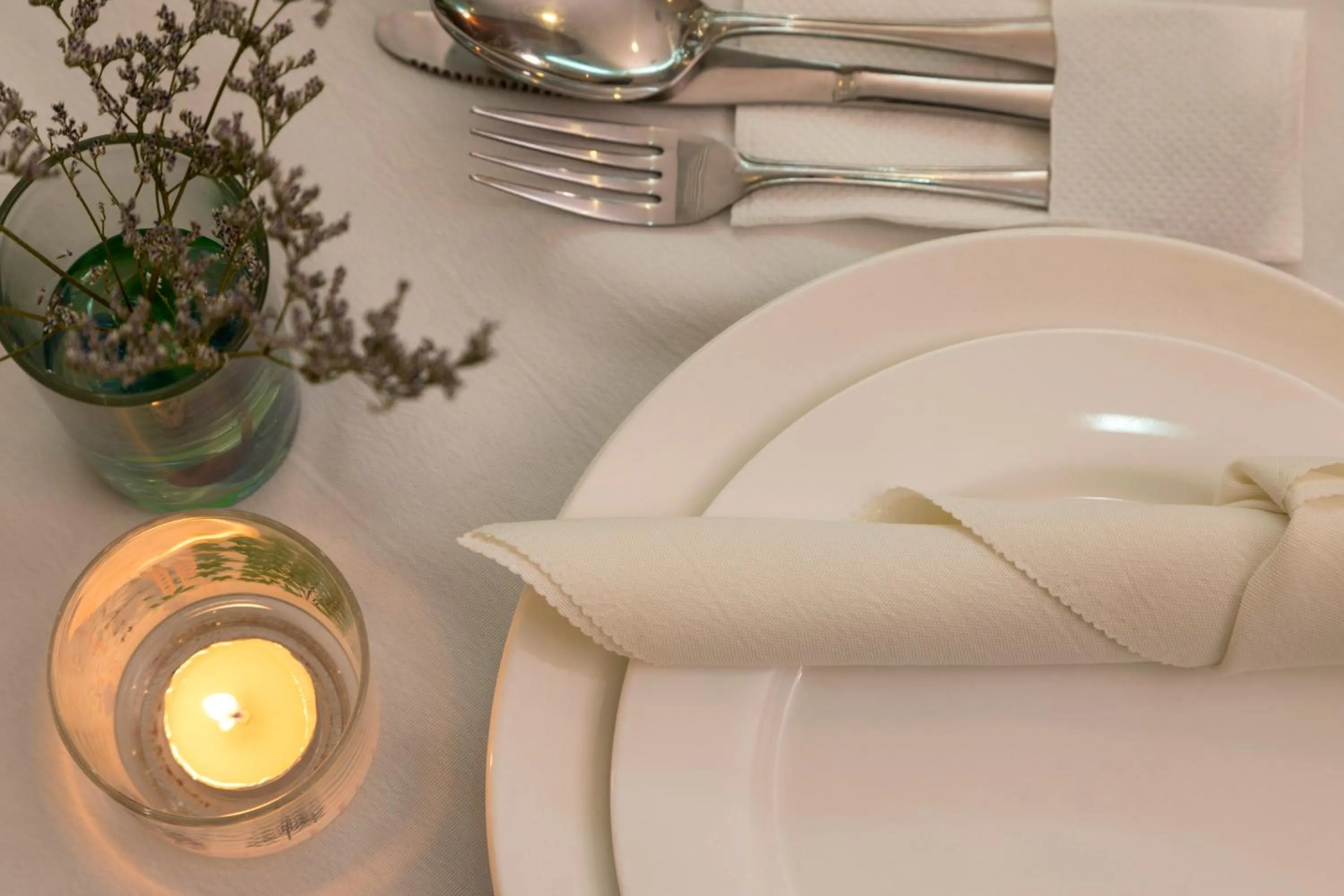 Restaurant/places to eat in Swiss Hotel Apartment