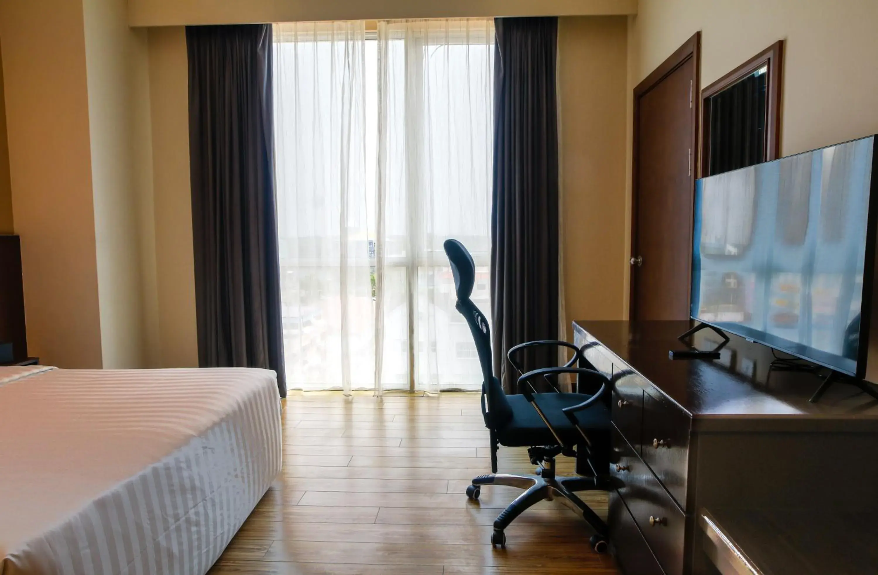 Standard Queen Room in Swiss Hotel Apartment Standard Queen Room in Swiss Hotel Apartment