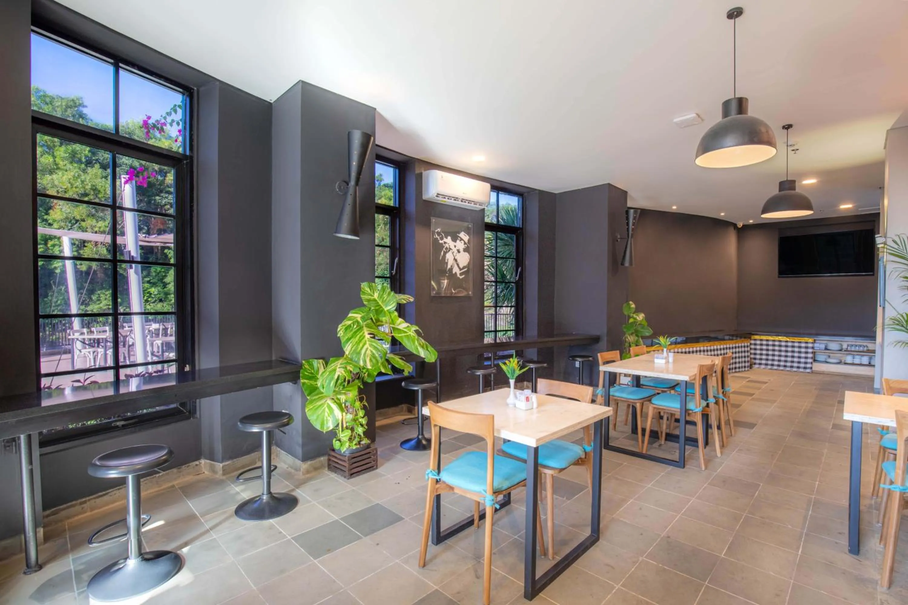 Restaurant/places to eat in The Sterling Villas