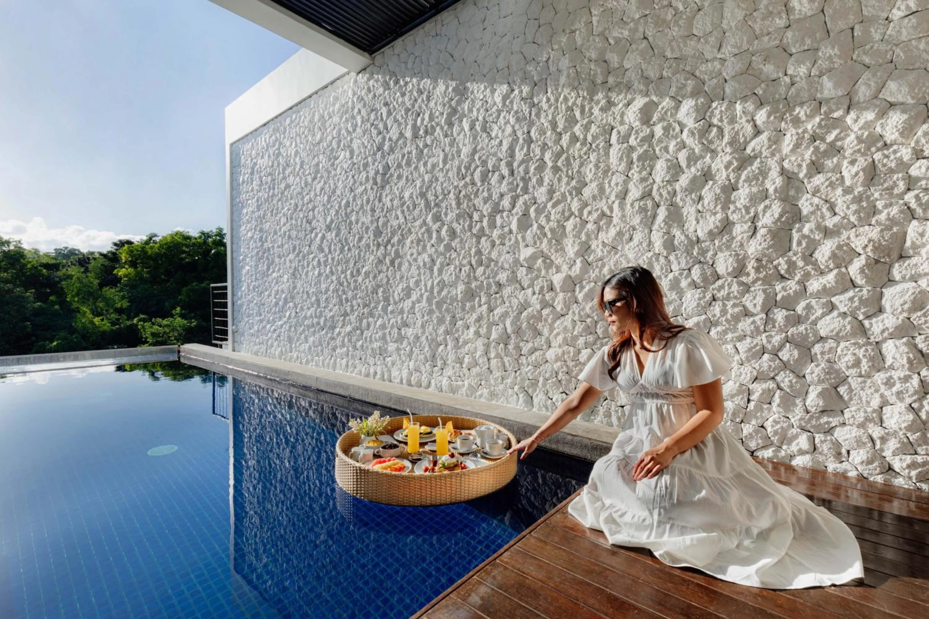 Food and drinks in The Sterling Villas