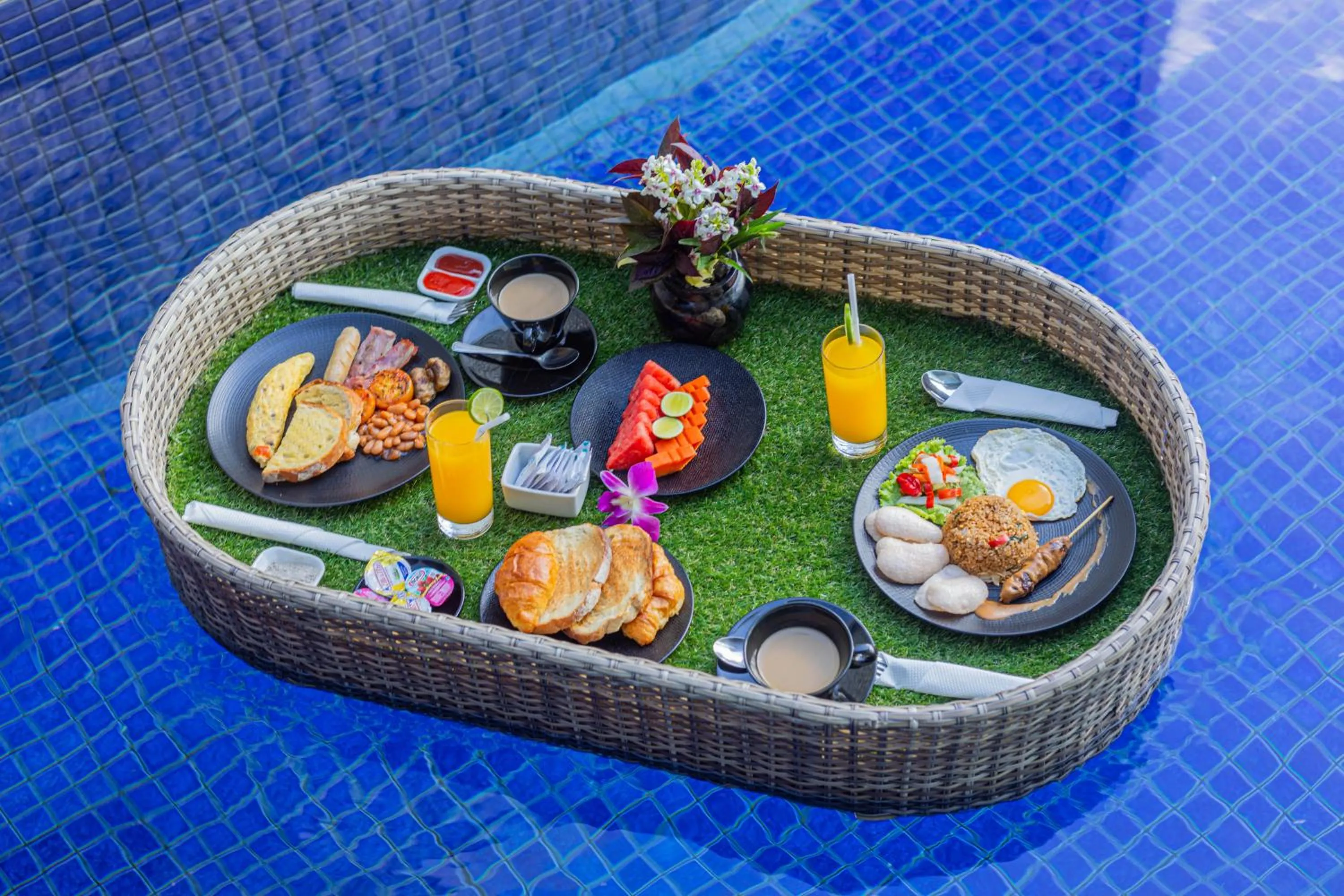 Food and drinks in The Sterling Villas