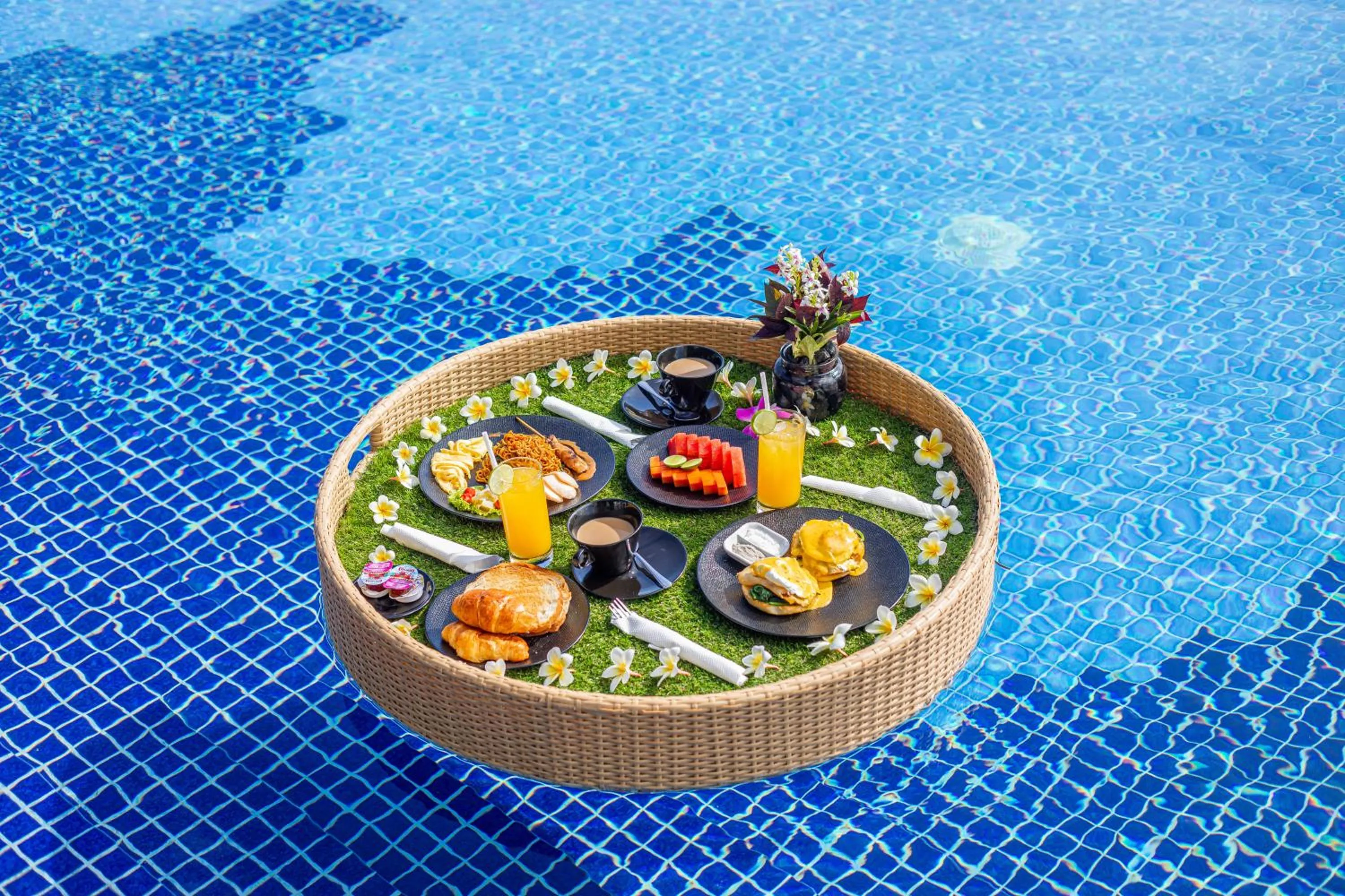 Food and drinks in The Sterling Villas