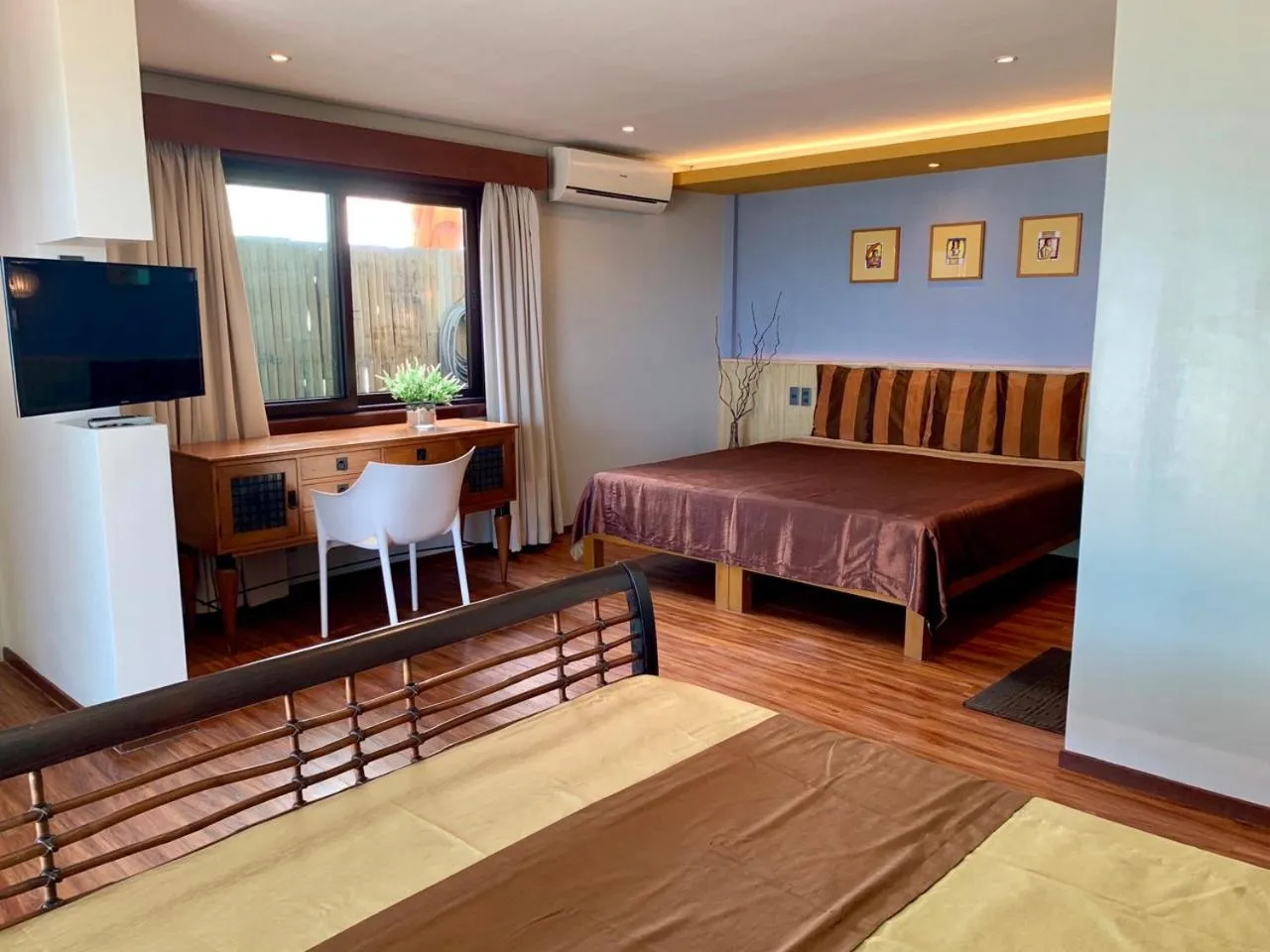 TV and multimedia, Bed in Boracay Beach Houses