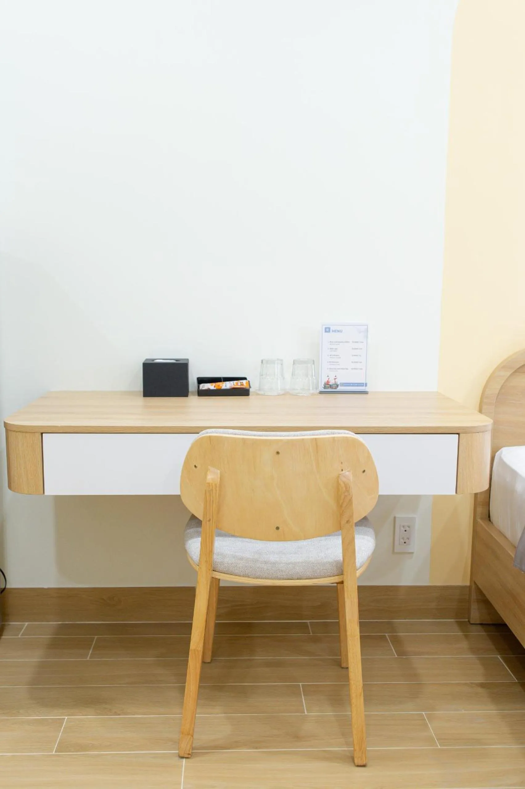 Photo of the whole room in IN URBAN