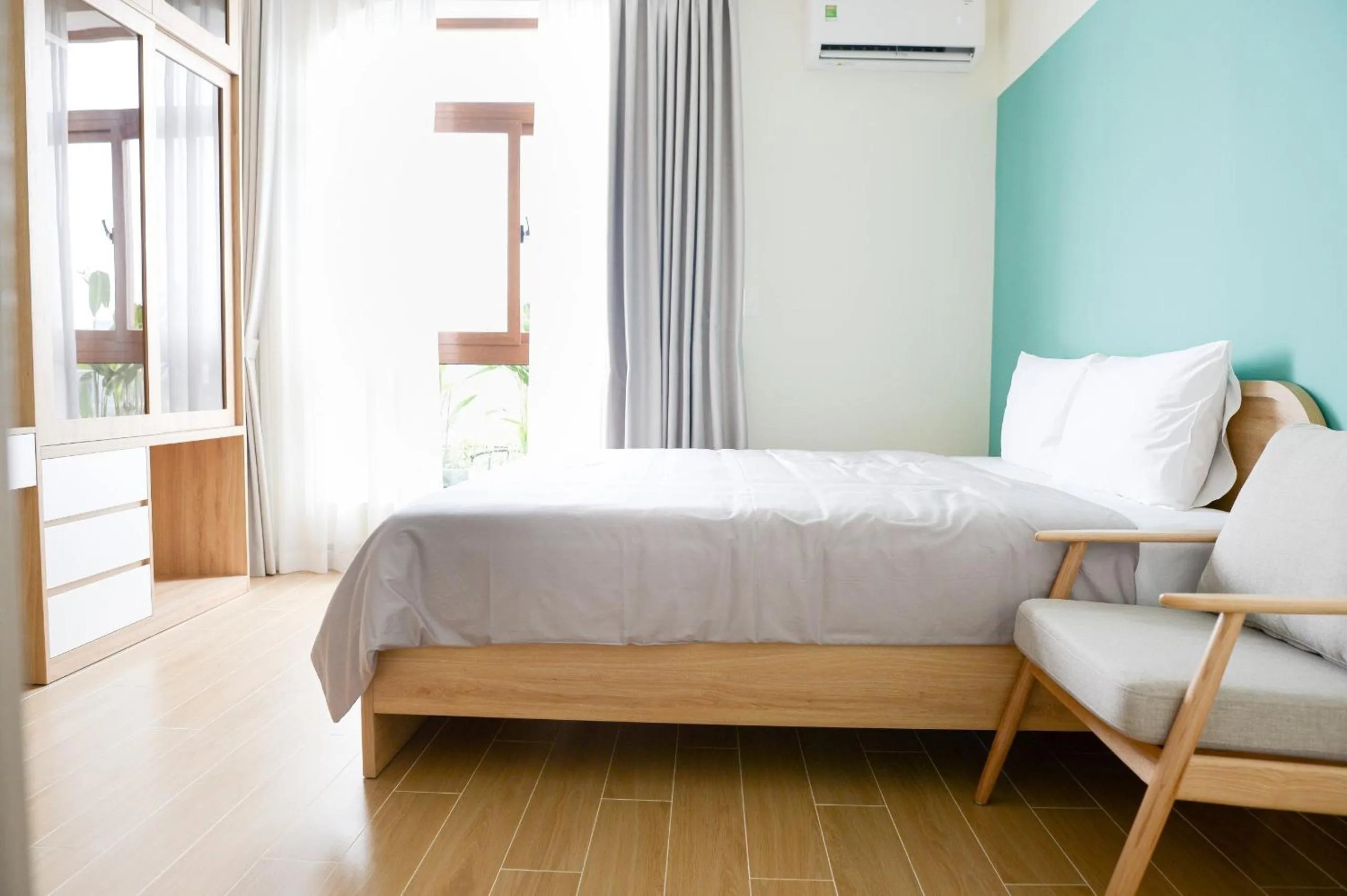 Photo of the whole room, Bed in IN URBAN