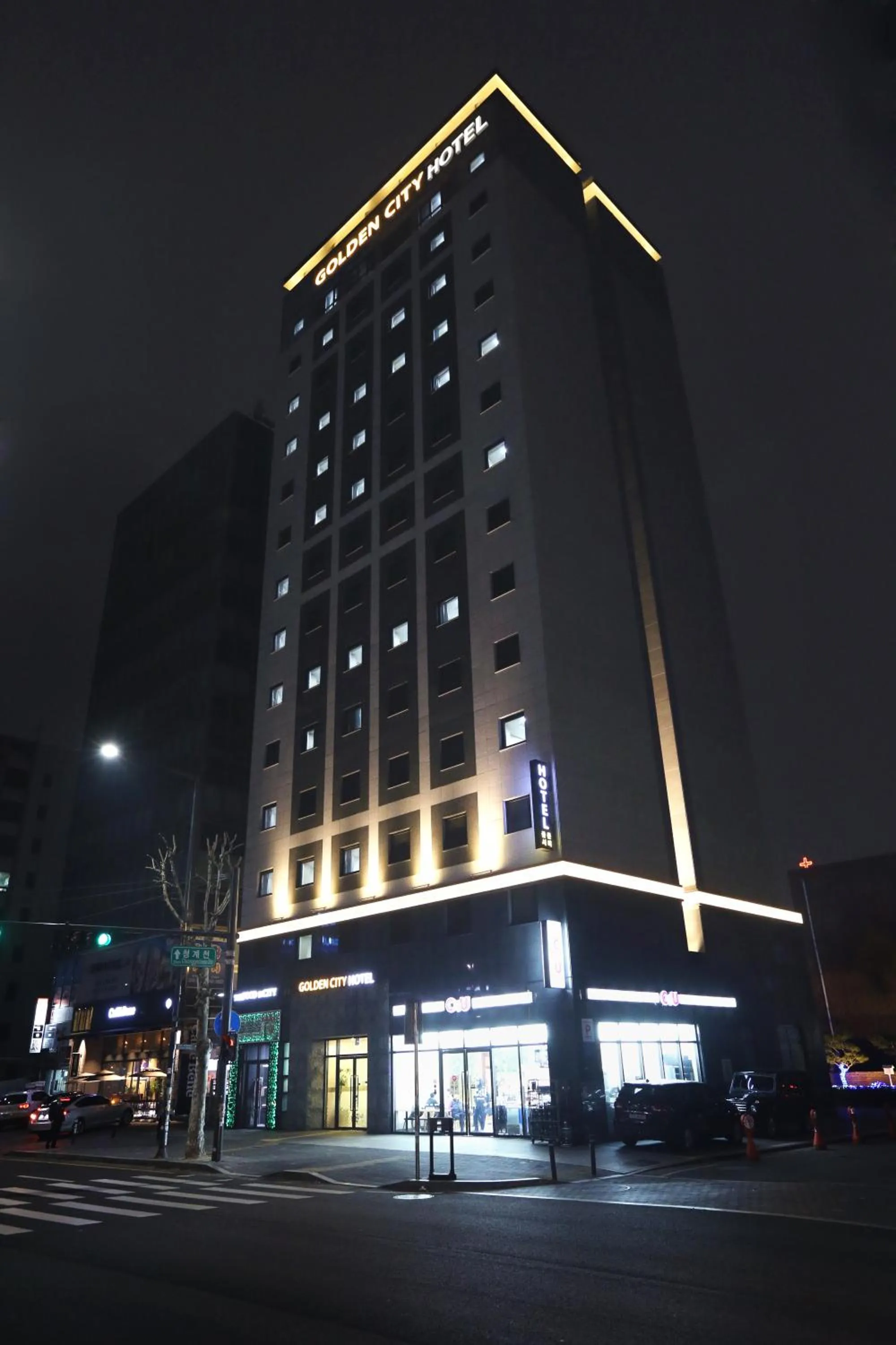 Facade/entrance in Golden City Hotel Dongdaemun