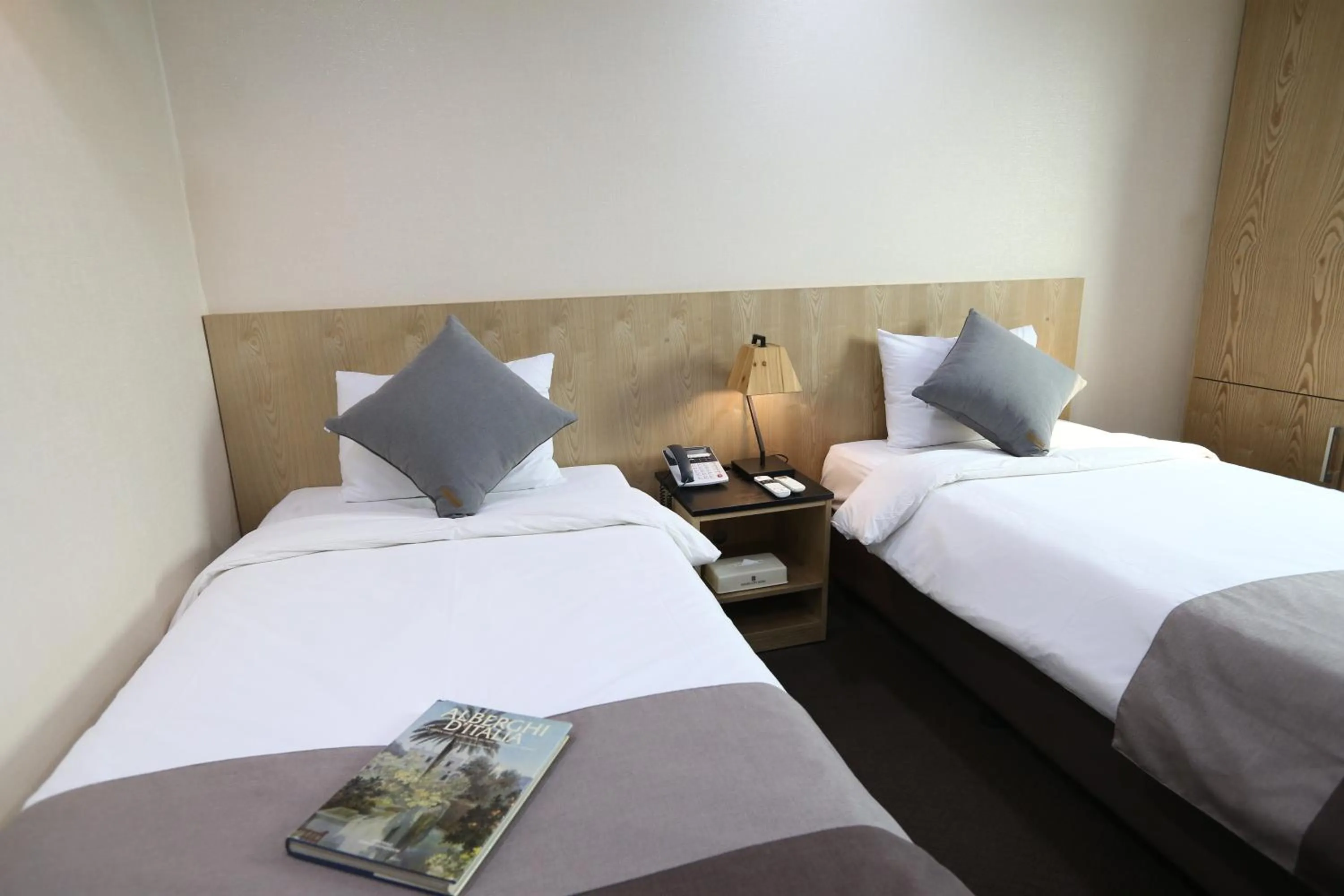 Decorative detail, Bed in Golden City Hotel Dongdaemun