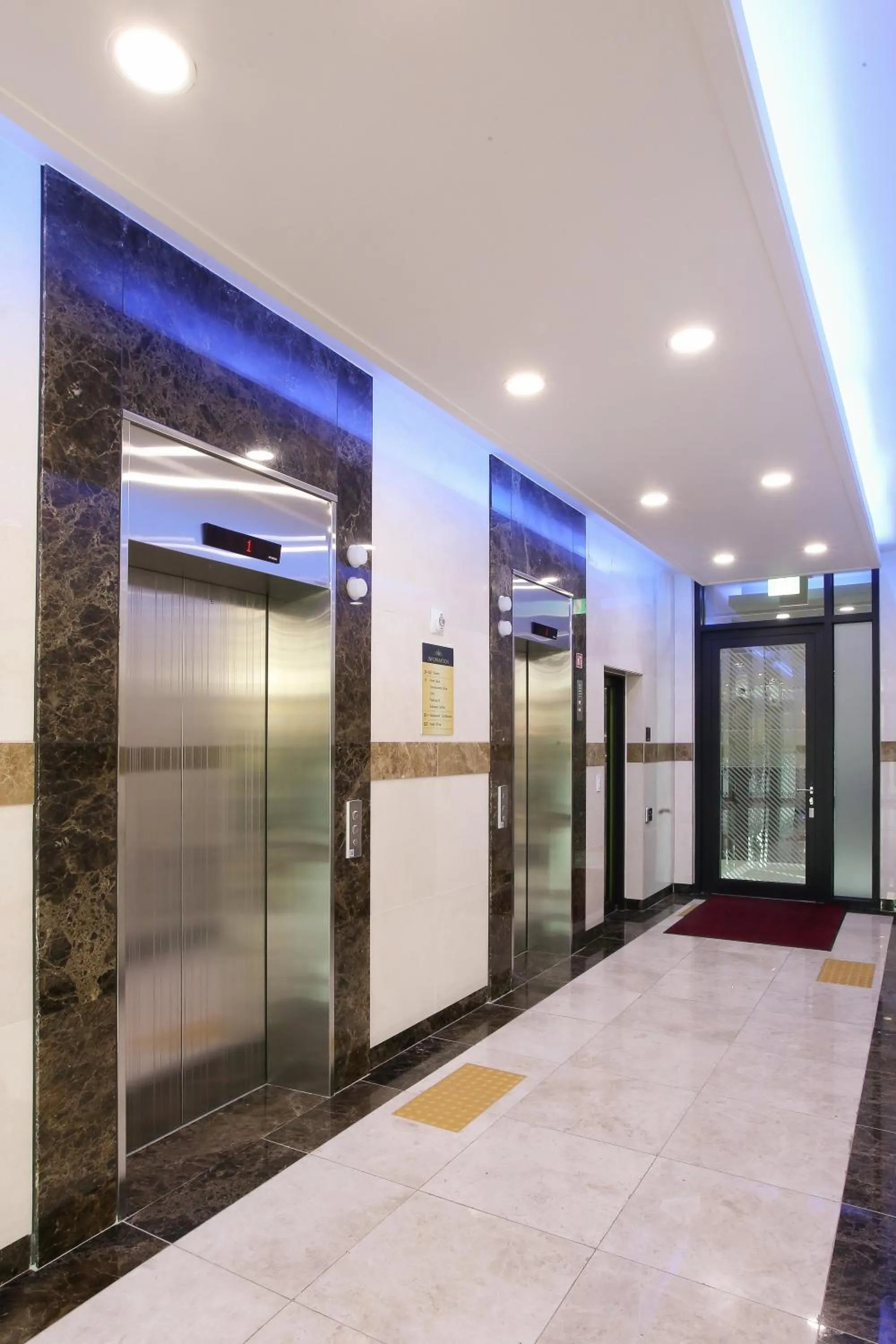 Facade/entrance in Golden City Hotel Dongdaemun