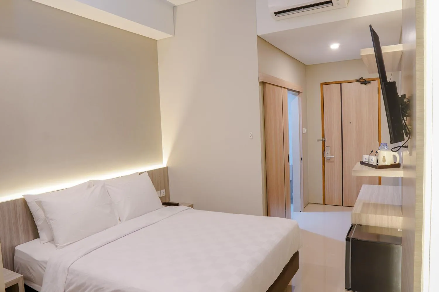 Bed in Sajiwa Inn and Suite Hotel