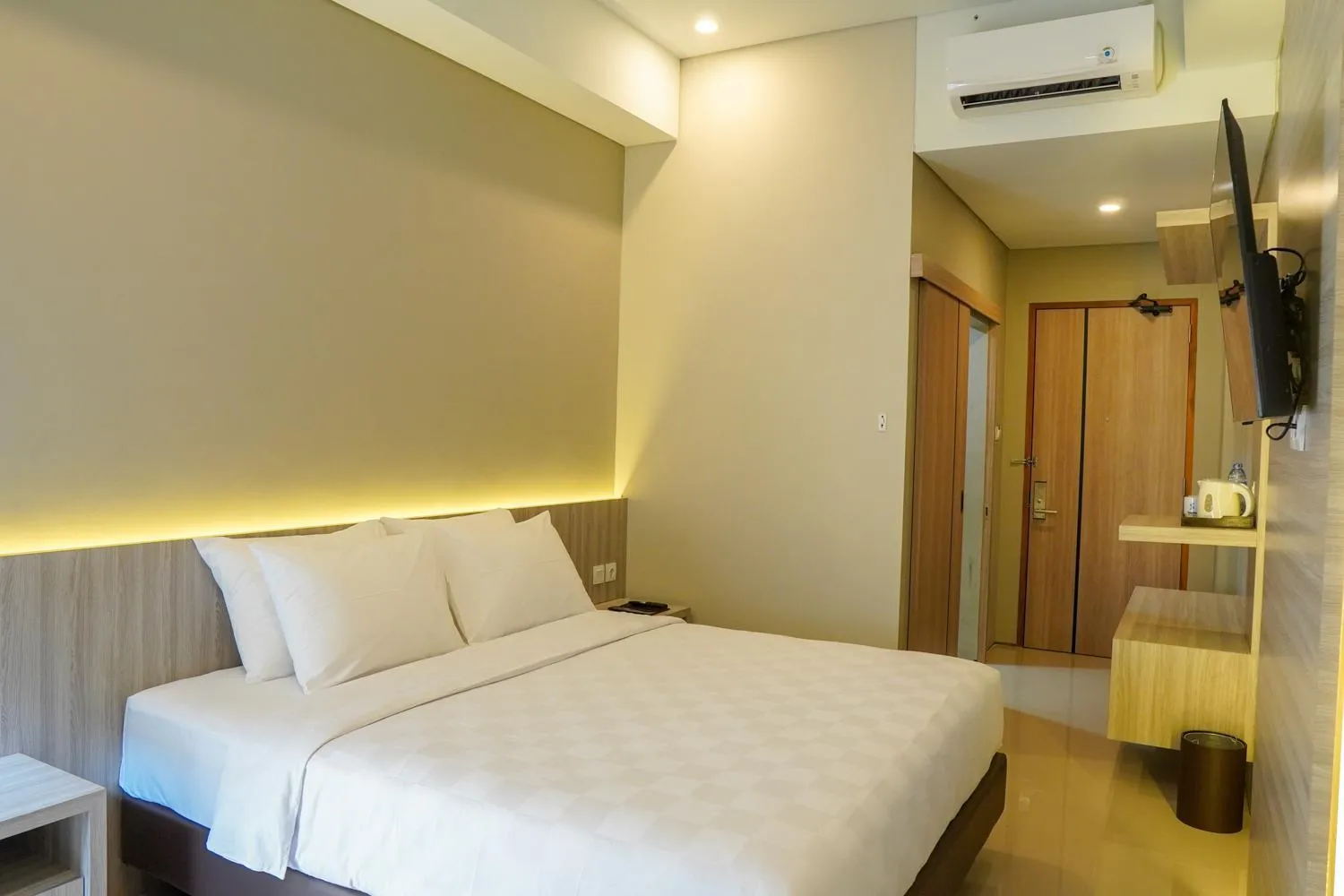 Bed in Sajiwa Inn and Suite Hotel