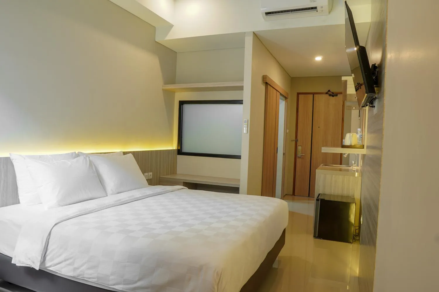 Bed in Sajiwa Inn and Suite Hotel