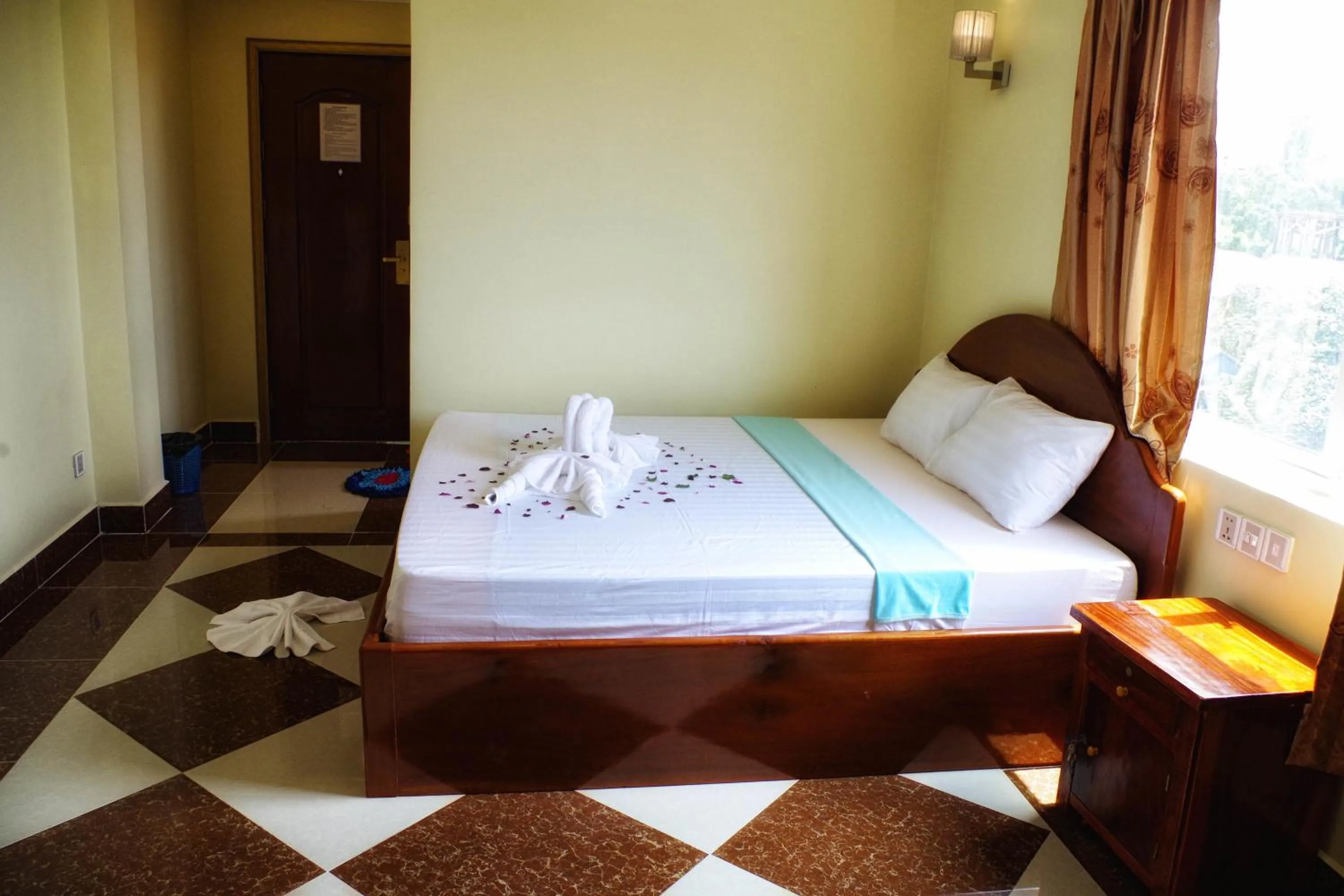 Bedroom, Bed in Golden Star Inn