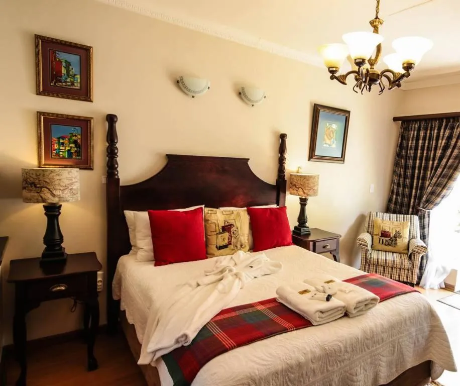 Photo of the whole room, Bed in Aberdeen House