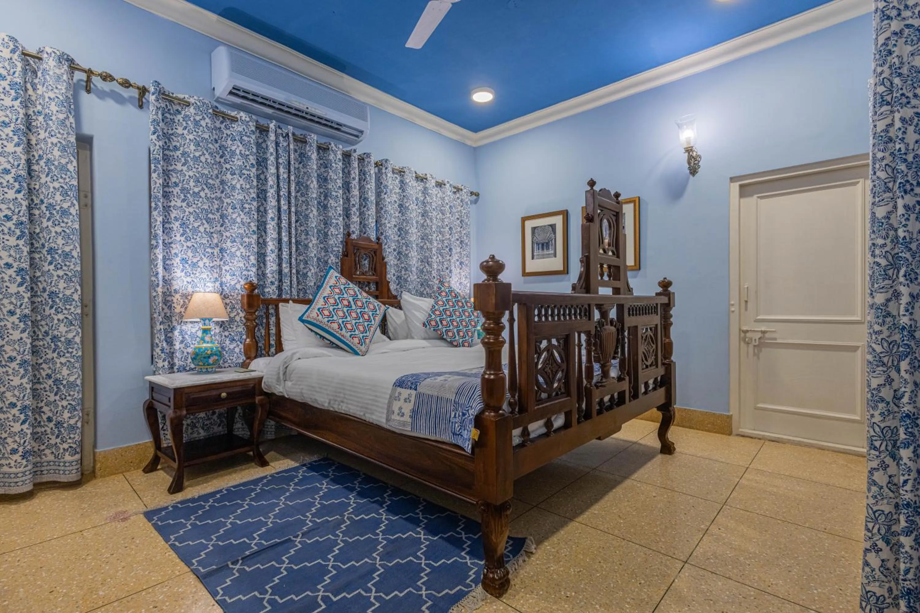 Bedroom, Bed in Sheel Mahal- Near Hawa Mahal