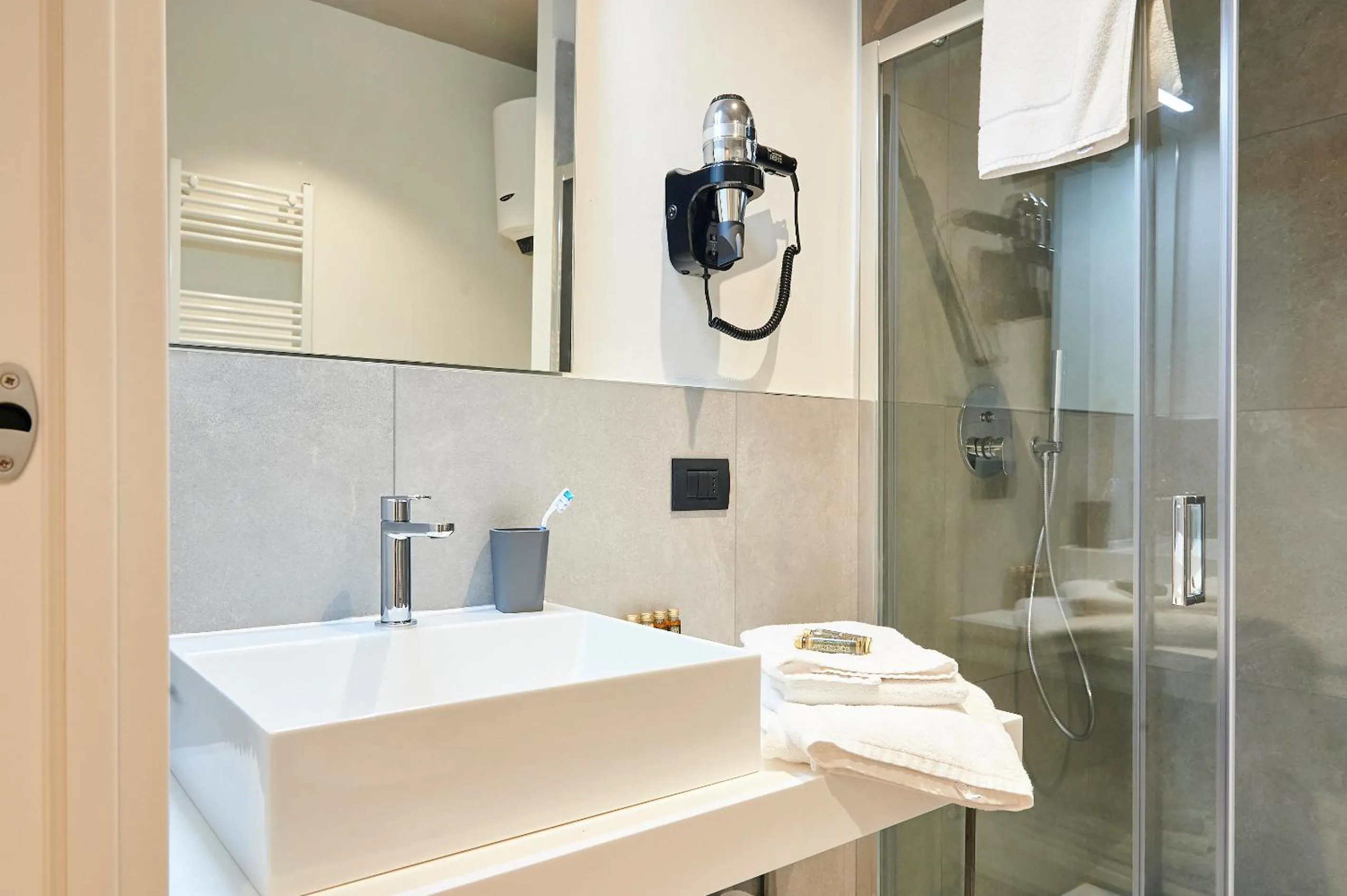 Shower in VEGA RIBBON