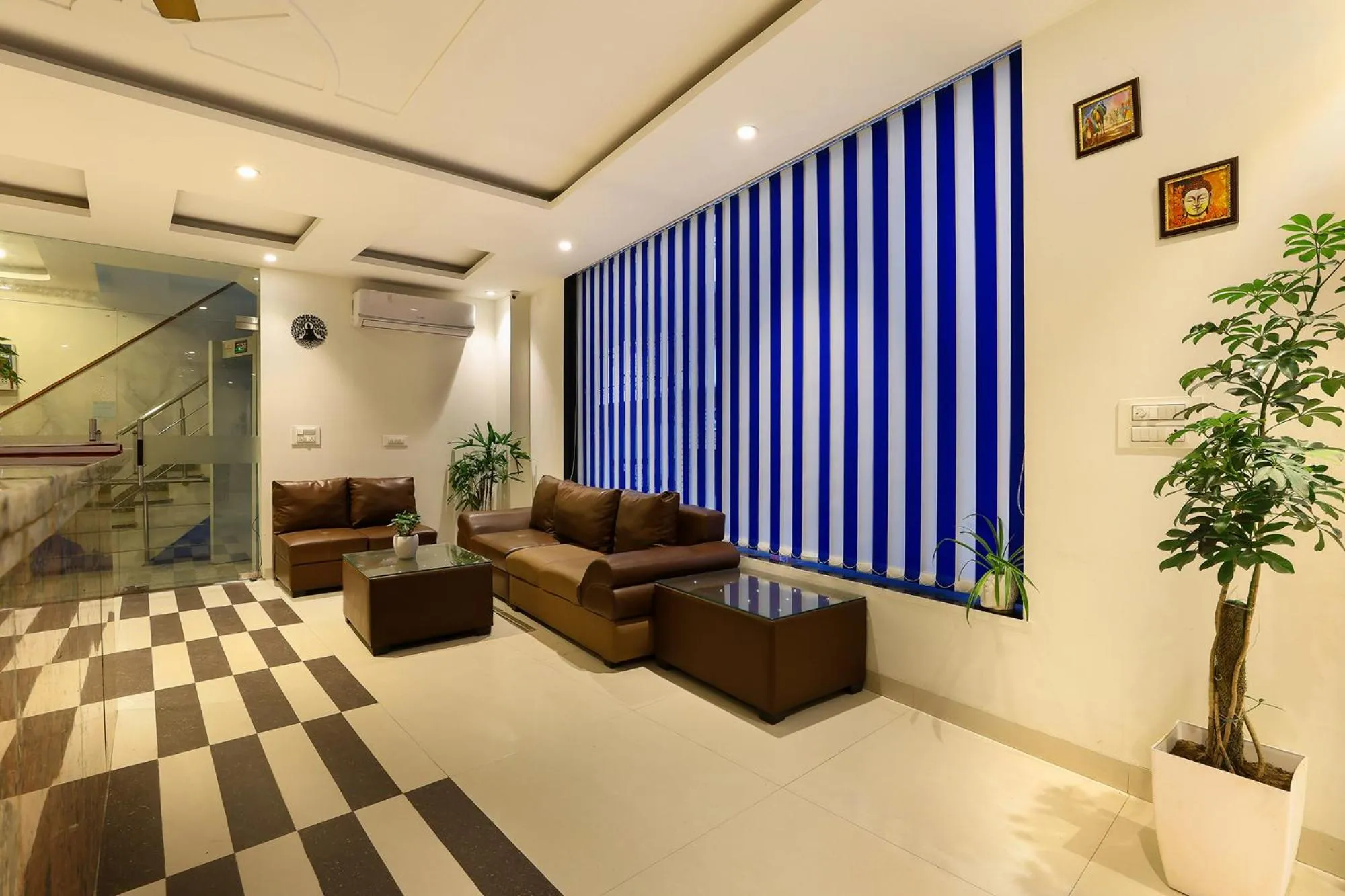 Seating area in Denver Paragon Suites Delhi Airport