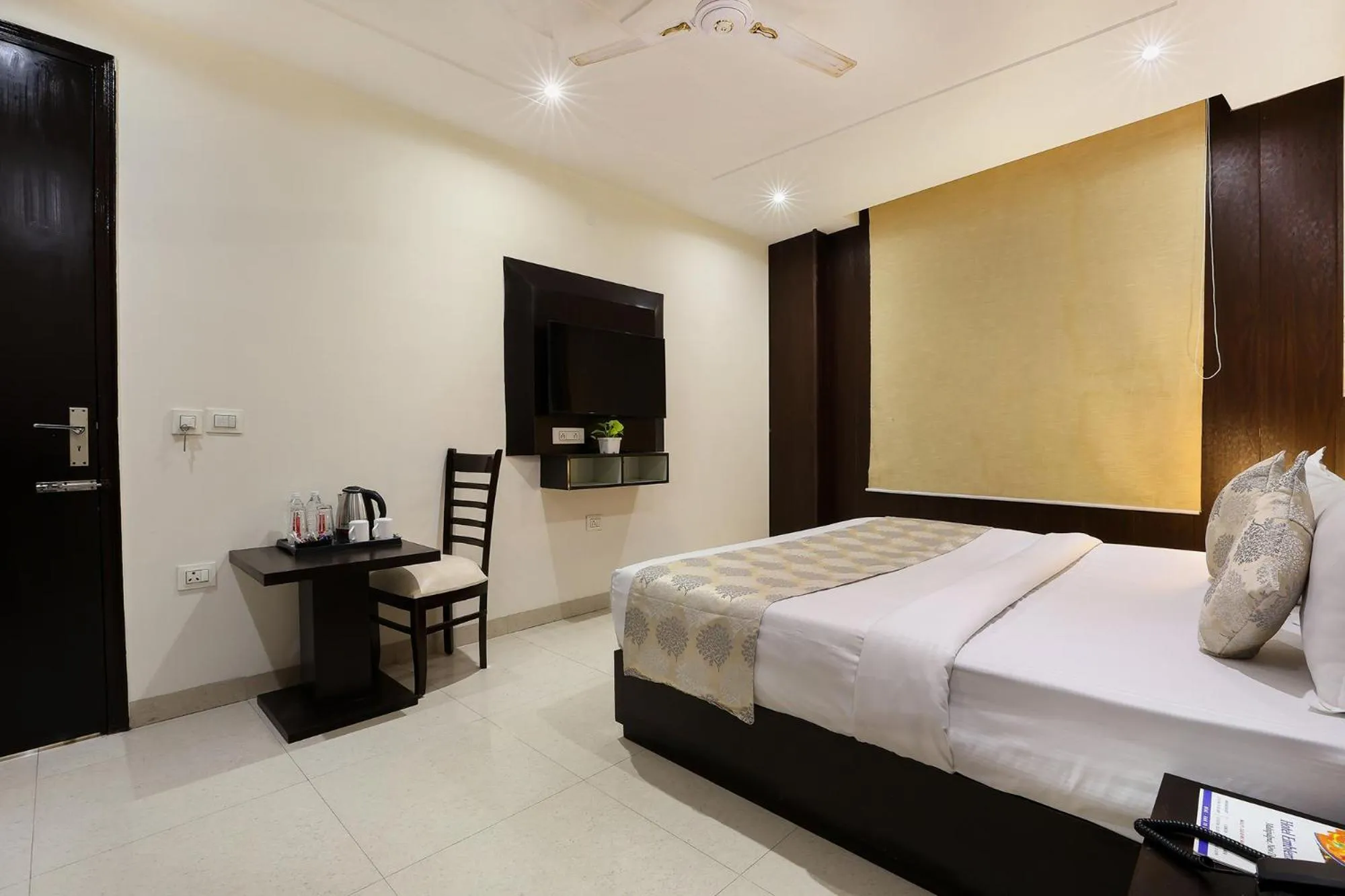 Photo of the whole room in Denver Paragon Suites Delhi Airport