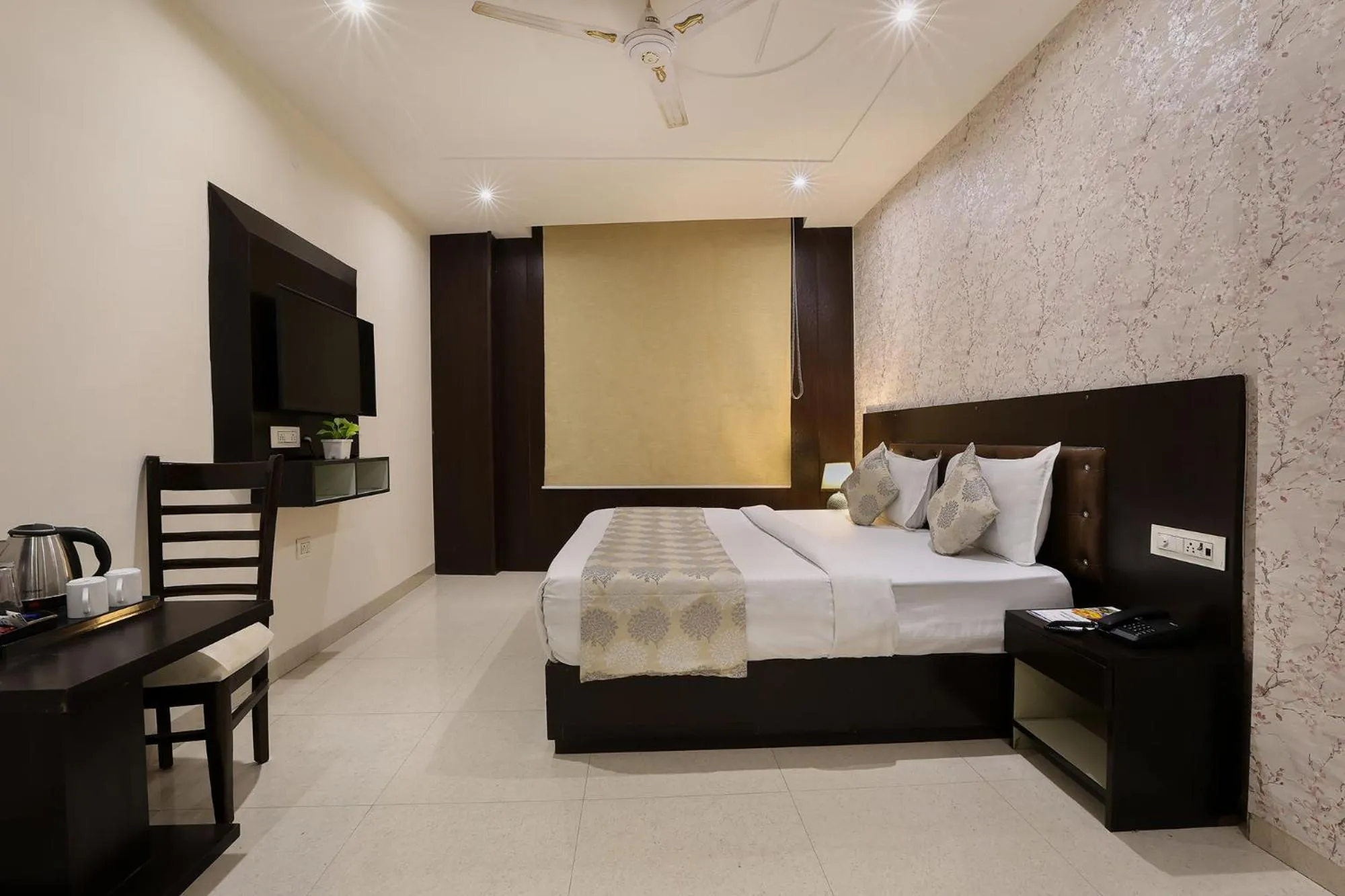 Bedroom in Denver Paragon Suites Delhi Airport