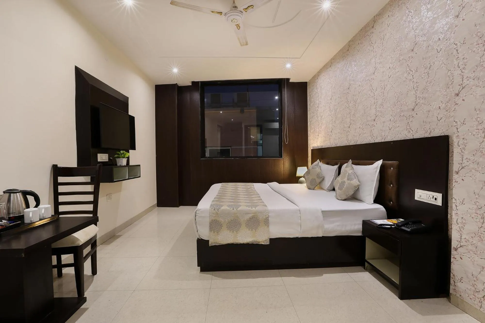 Photo of the whole room in Denver Paragon Suites Delhi Airport