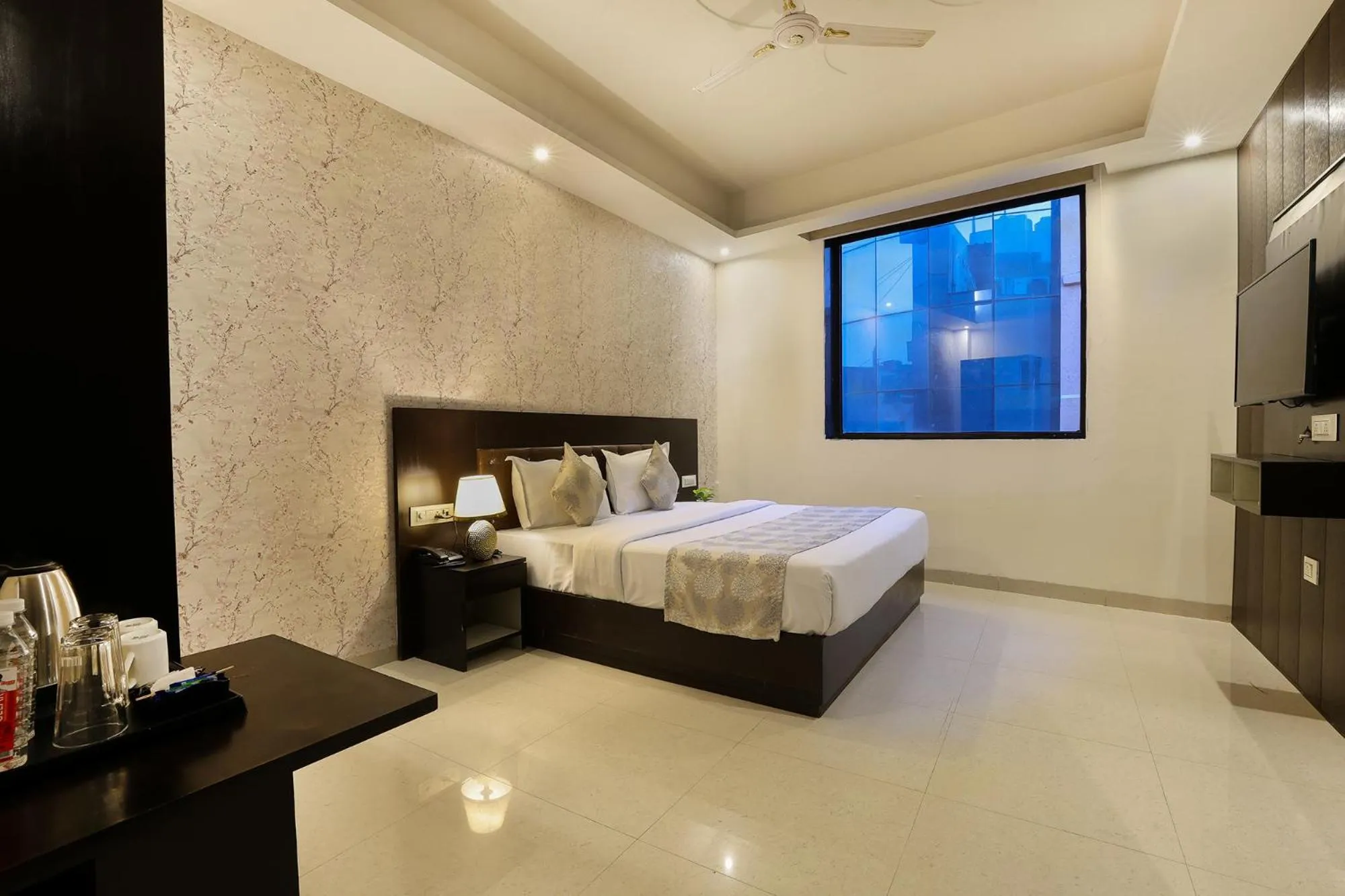 Bedroom in Denver Paragon Suites Delhi Airport